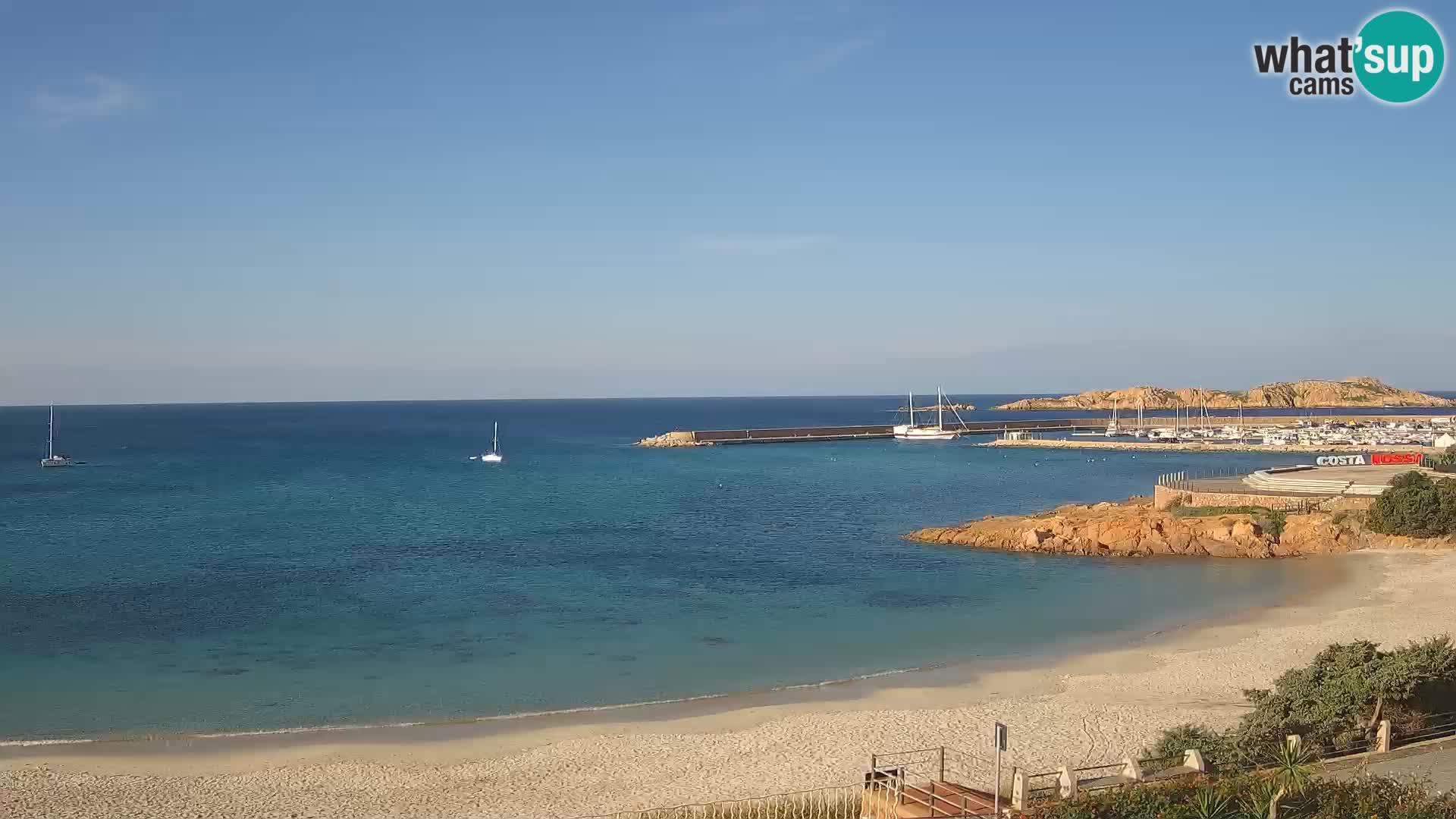 Webcam della spiaggia di Isola Rossa – Vista in diretta della meravigliosa costa della Sardegna