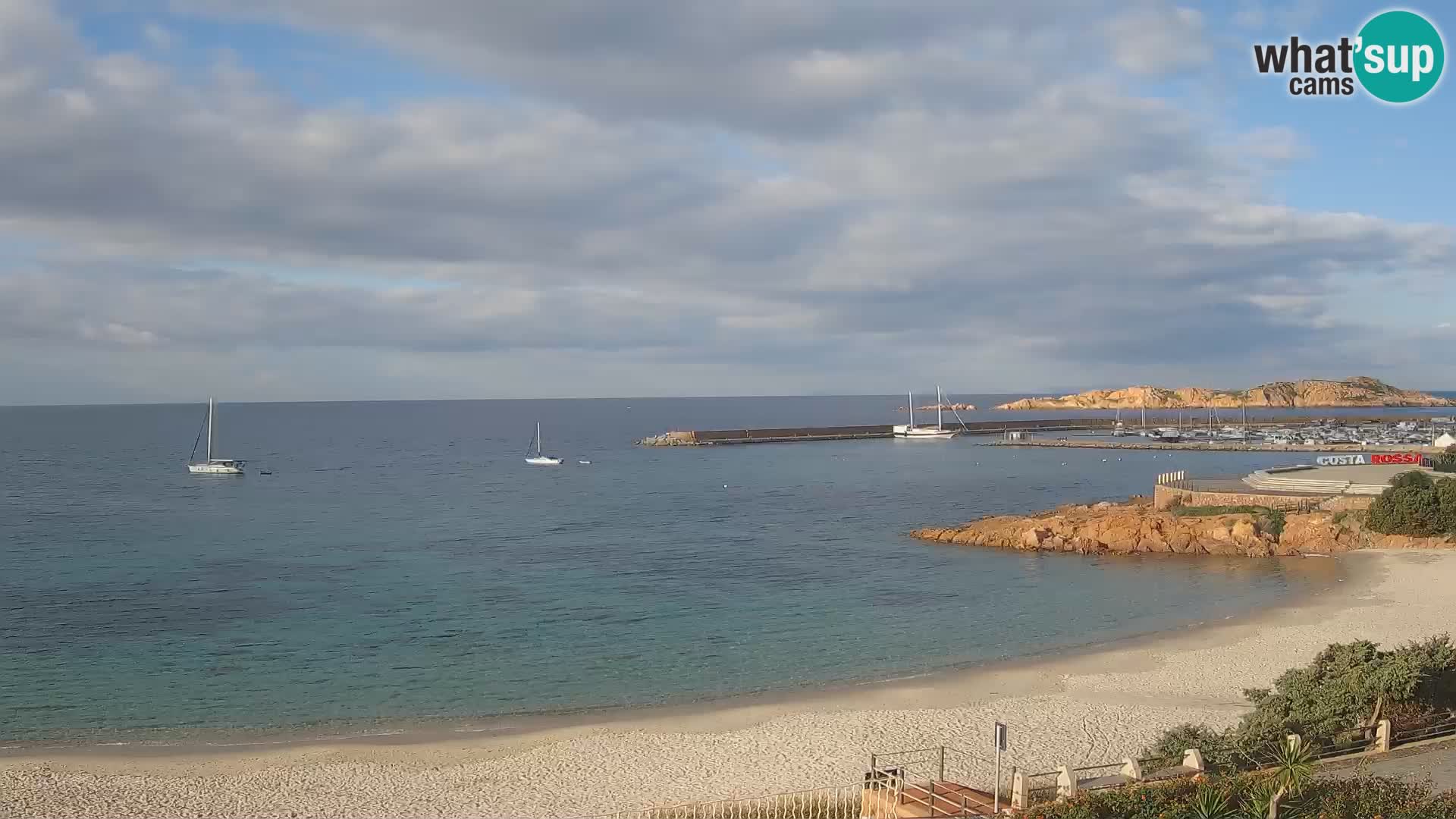 Webcam della spiaggia di Isola Rossa – Vista in diretta della meravigliosa costa della Sardegna