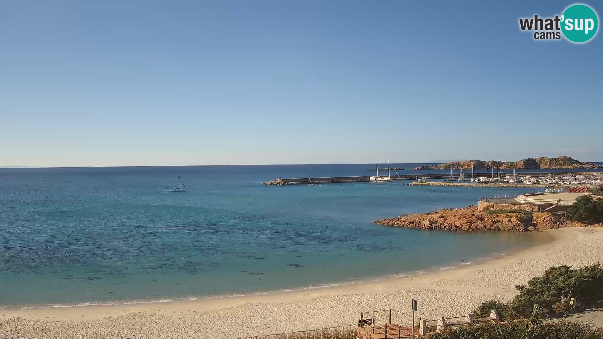 Webcam della spiaggia di Isola Rossa – Vista in diretta della meravigliosa costa della Sardegna