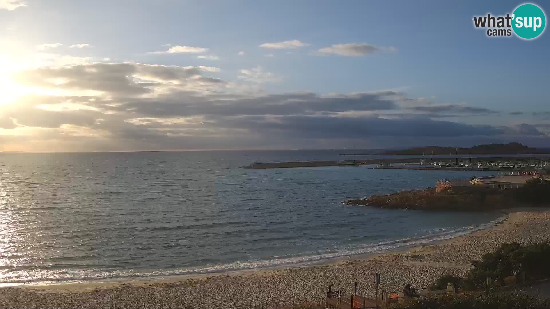 Web kamera plaže Isola Rossa – Uživo pogled na predivnu obalu Sardinije