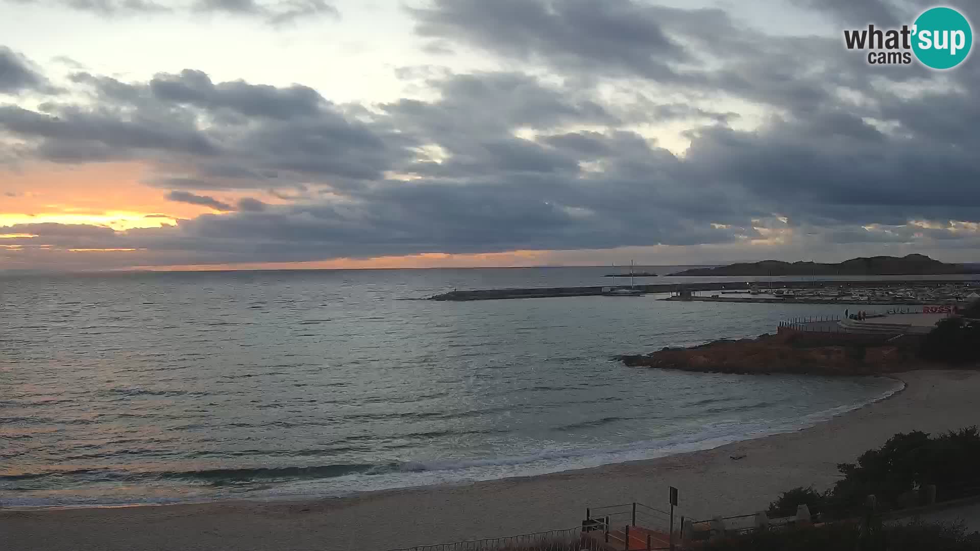 Webcam della spiaggia di Isola Rossa – Vista in diretta della meravigliosa costa della Sardegna