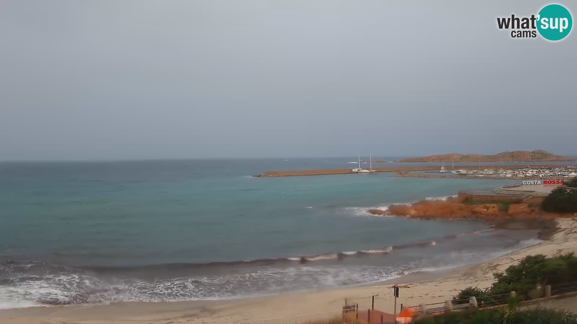 Webcam della spiaggia di Isola Rossa – Vista in diretta della meravigliosa costa della Sardegna