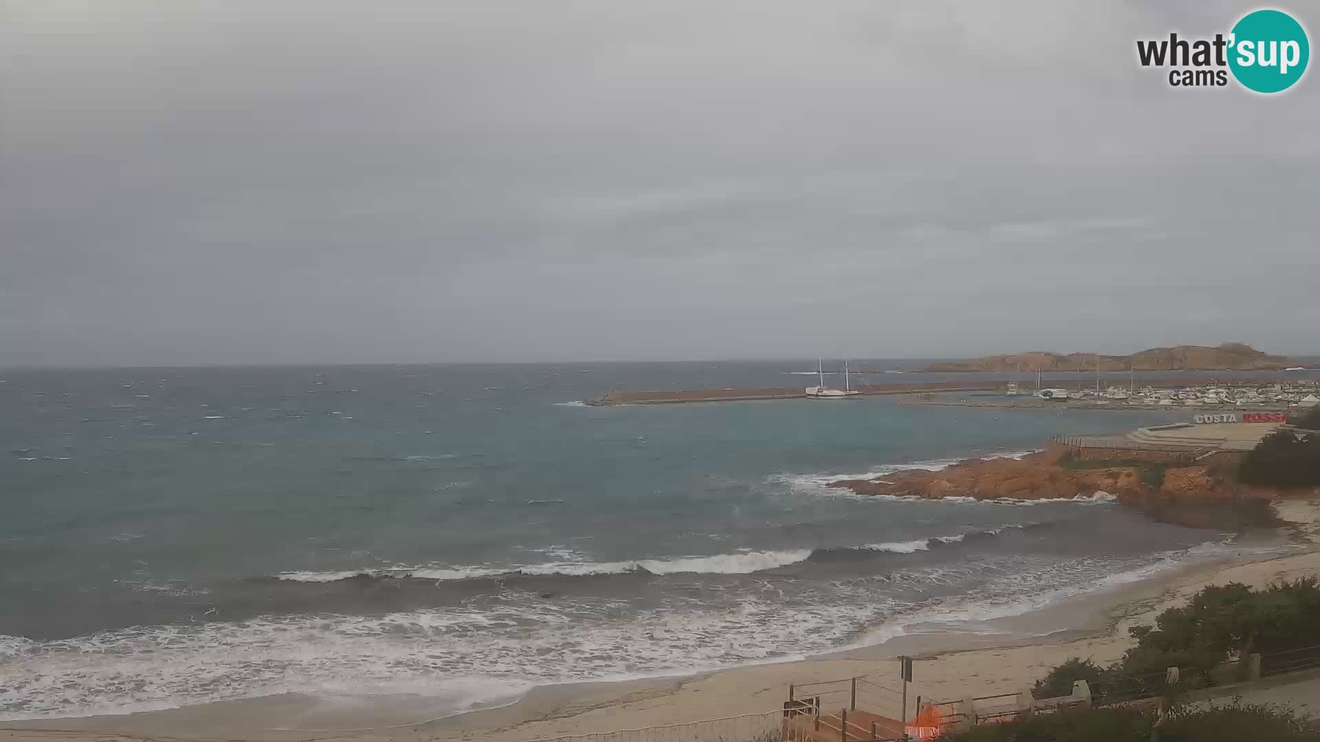 Webcam della spiaggia di Isola Rossa – Vista in diretta della meravigliosa costa della Sardegna