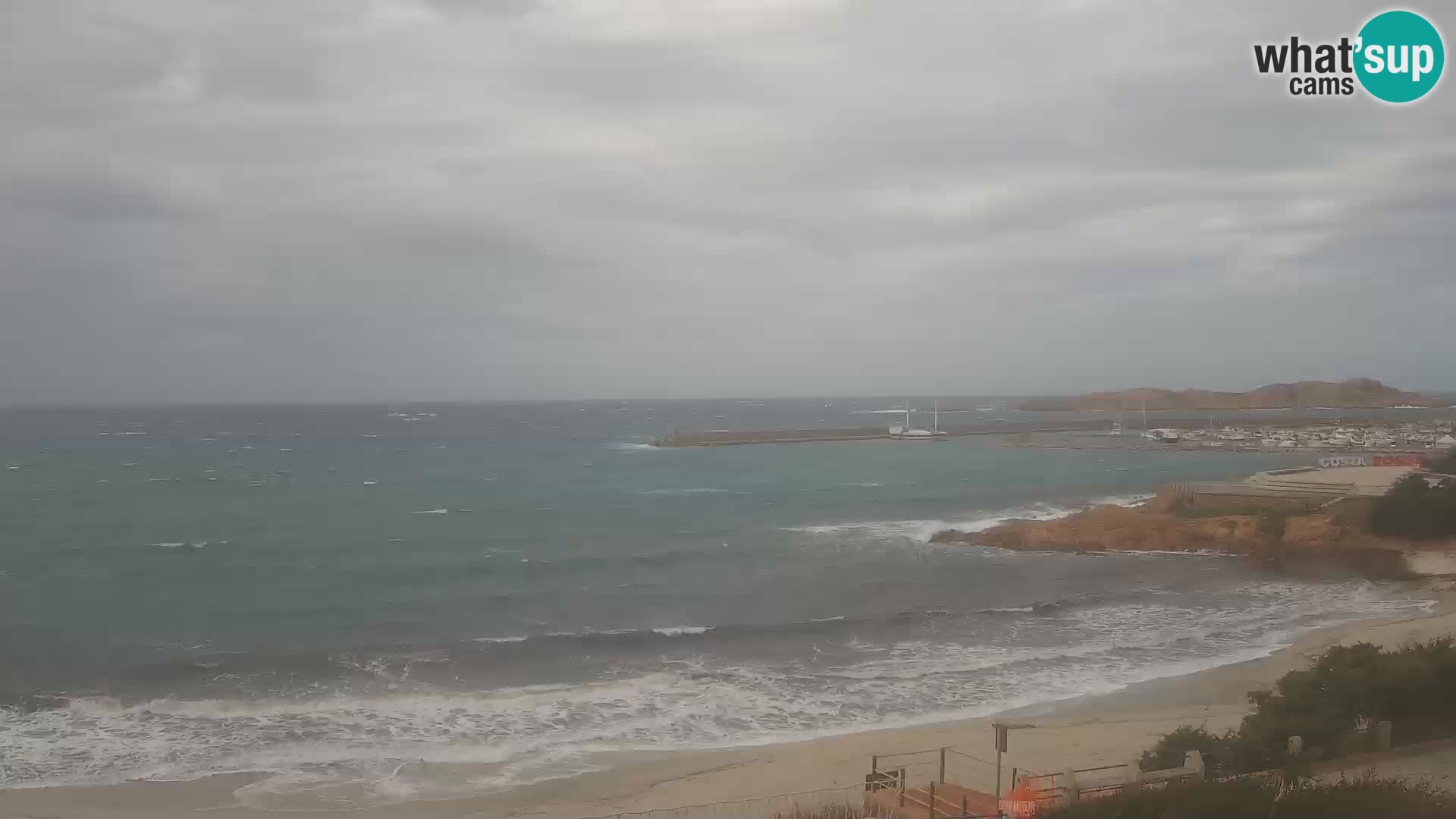 Webcam della spiaggia di Isola Rossa – Vista in diretta della meravigliosa costa della Sardegna