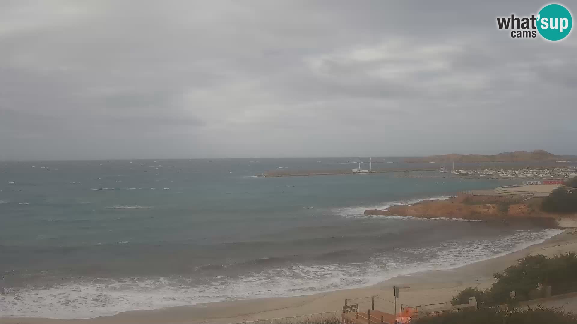 Webcam della spiaggia di Isola Rossa – Vista in diretta della meravigliosa costa della Sardegna