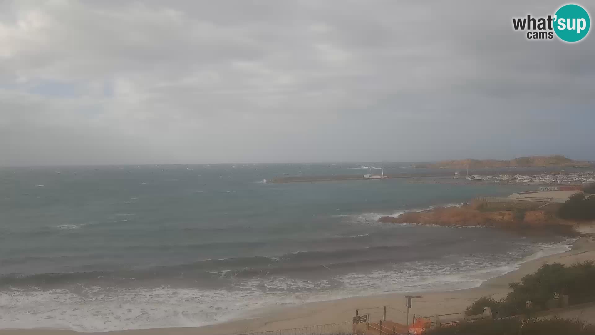 Webcam della spiaggia di Isola Rossa – Vista in diretta della meravigliosa costa della Sardegna