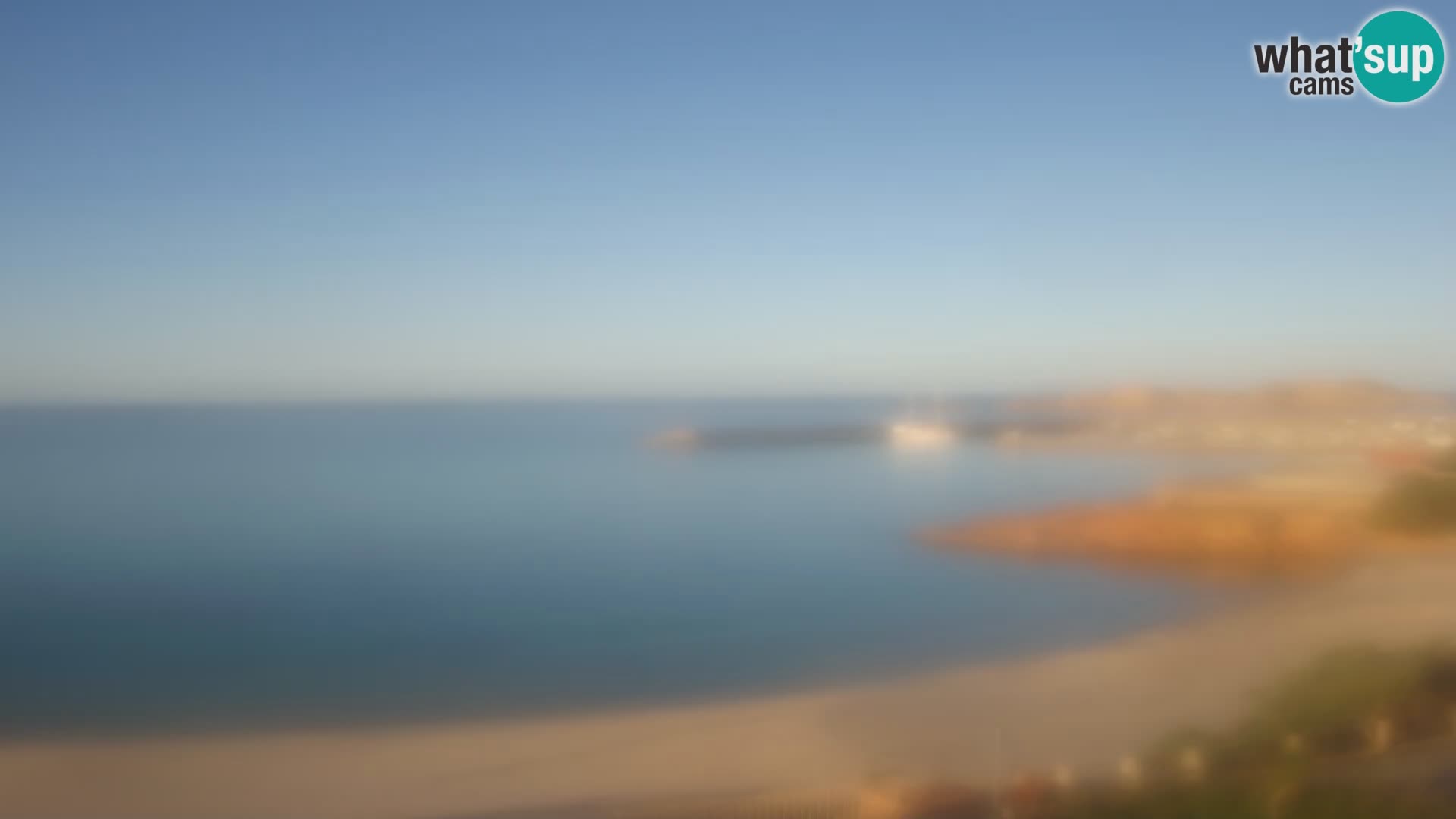 Webcam della spiaggia di Isola Rossa – Vista in diretta della meravigliosa costa della Sardegna