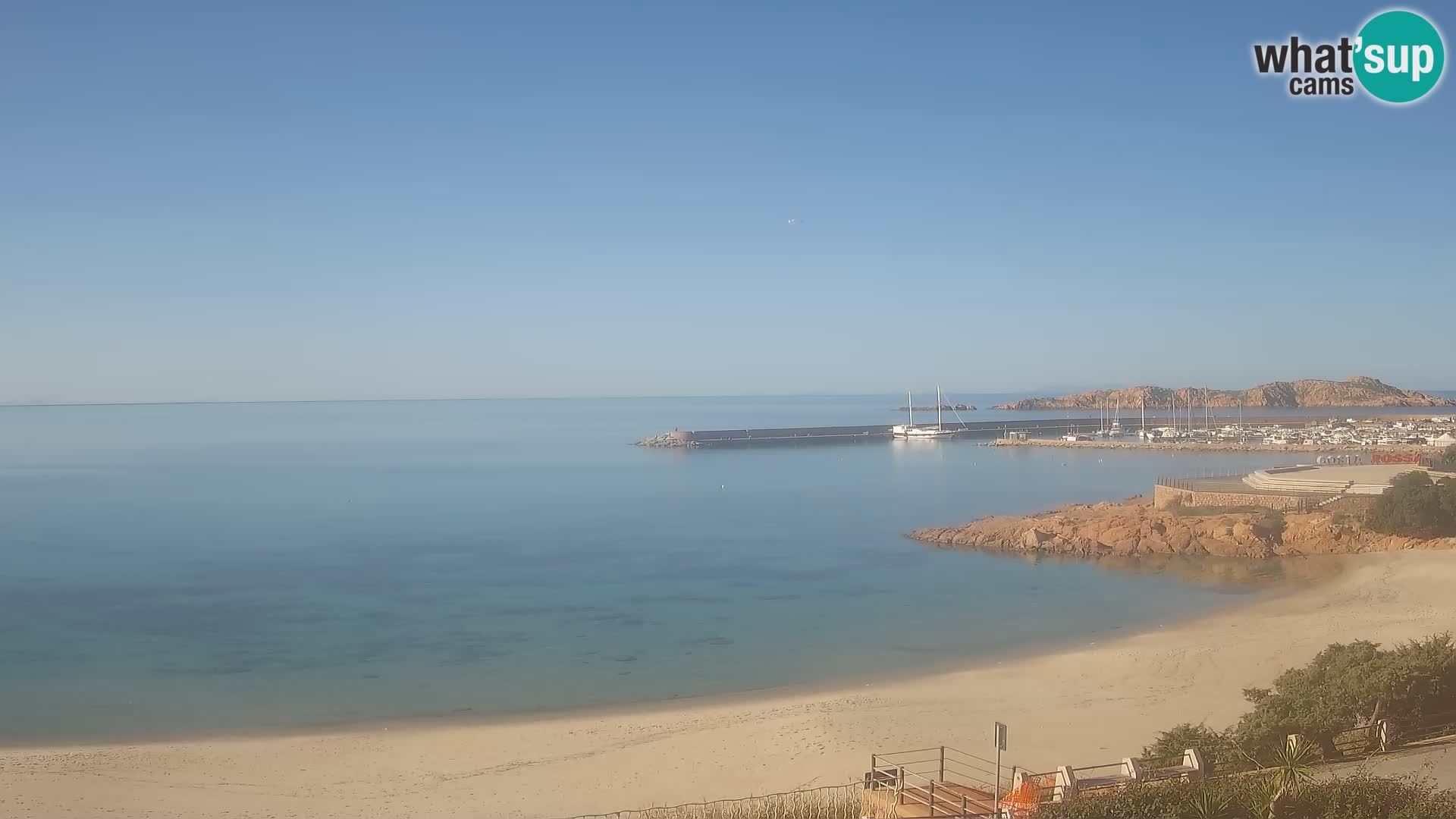 Webcam della spiaggia di Isola Rossa – Vista in diretta della meravigliosa costa della Sardegna