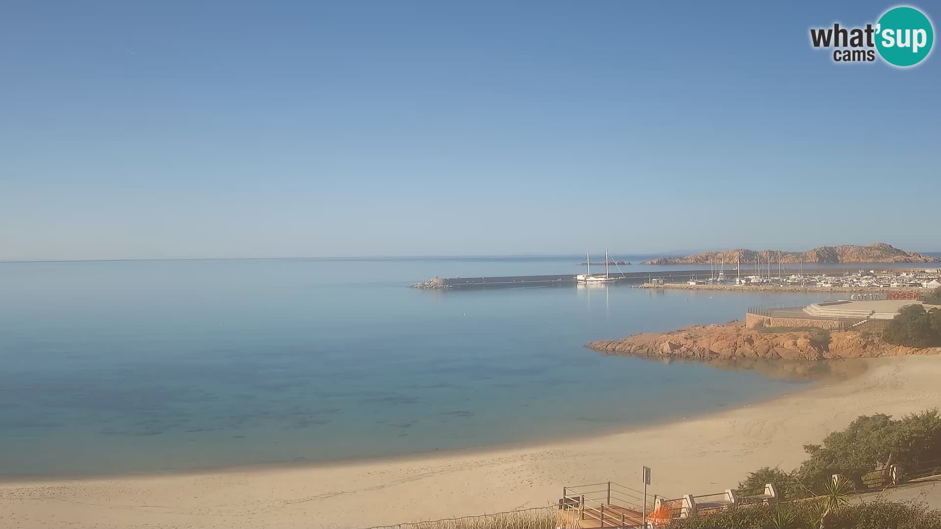 Webcam della spiaggia di Isola Rossa – Vista in diretta della meravigliosa costa della Sardegna