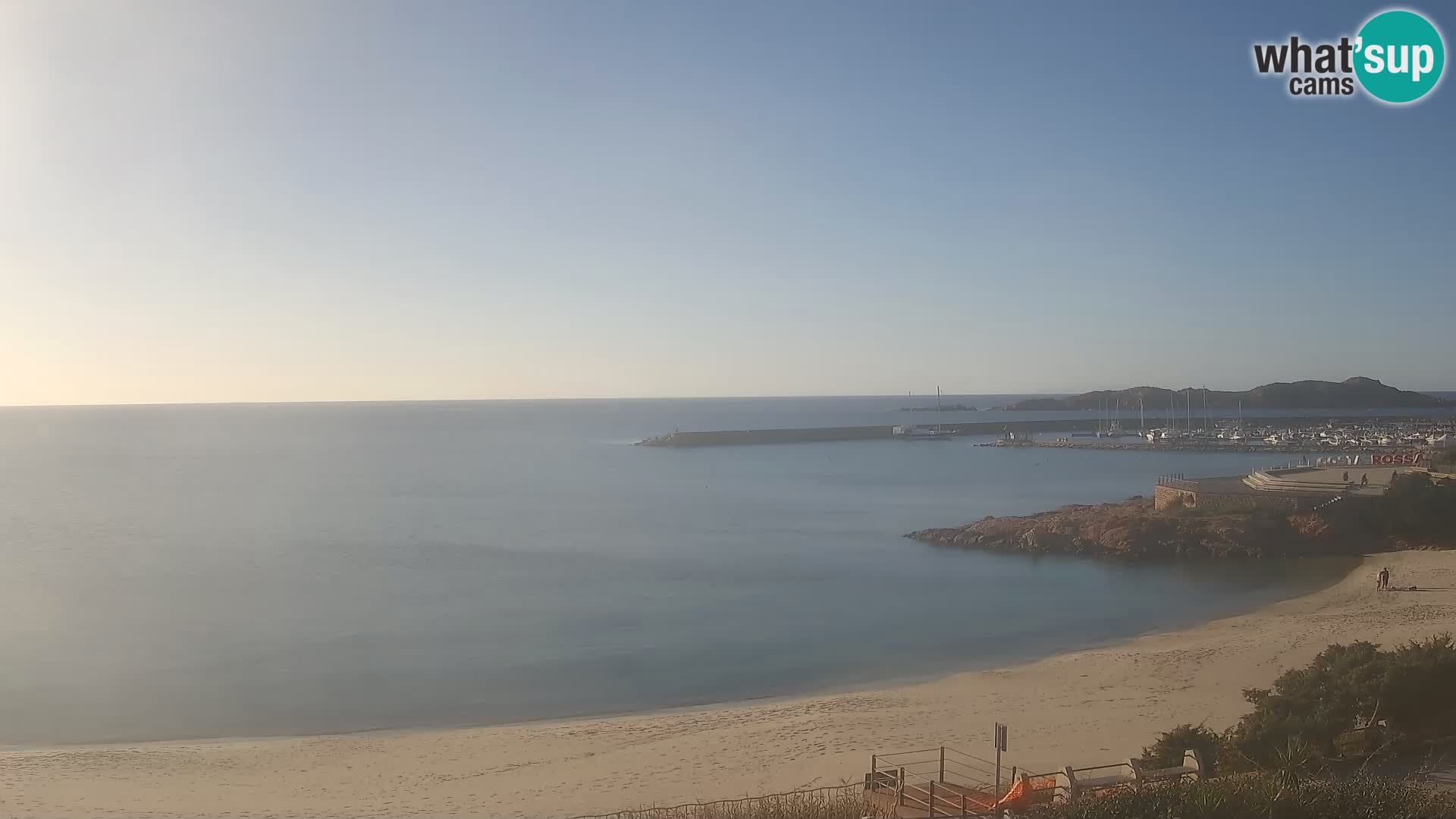 Webcam della spiaggia di Isola Rossa – Vista in diretta della meravigliosa costa della Sardegna