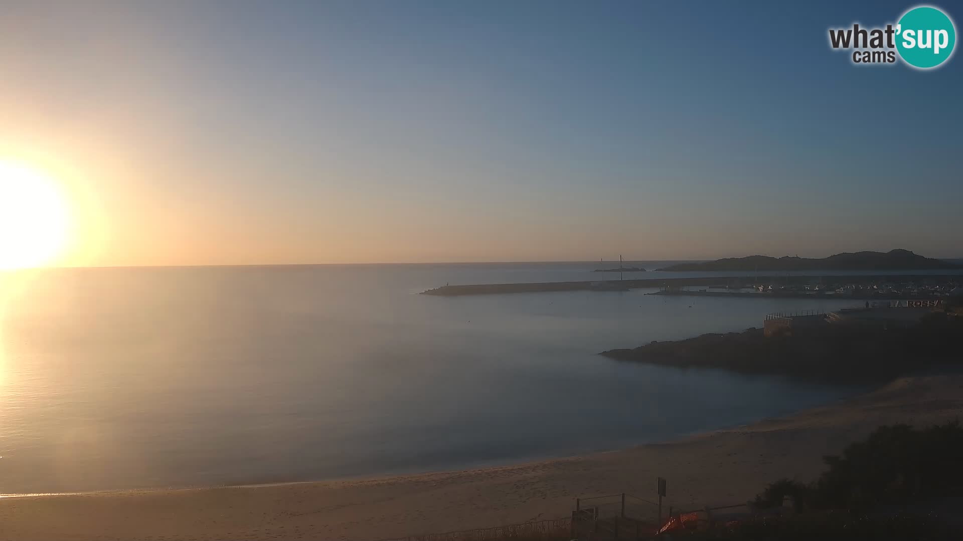 Webcam della spiaggia di Isola Rossa – Vista in diretta della meravigliosa costa della Sardegna