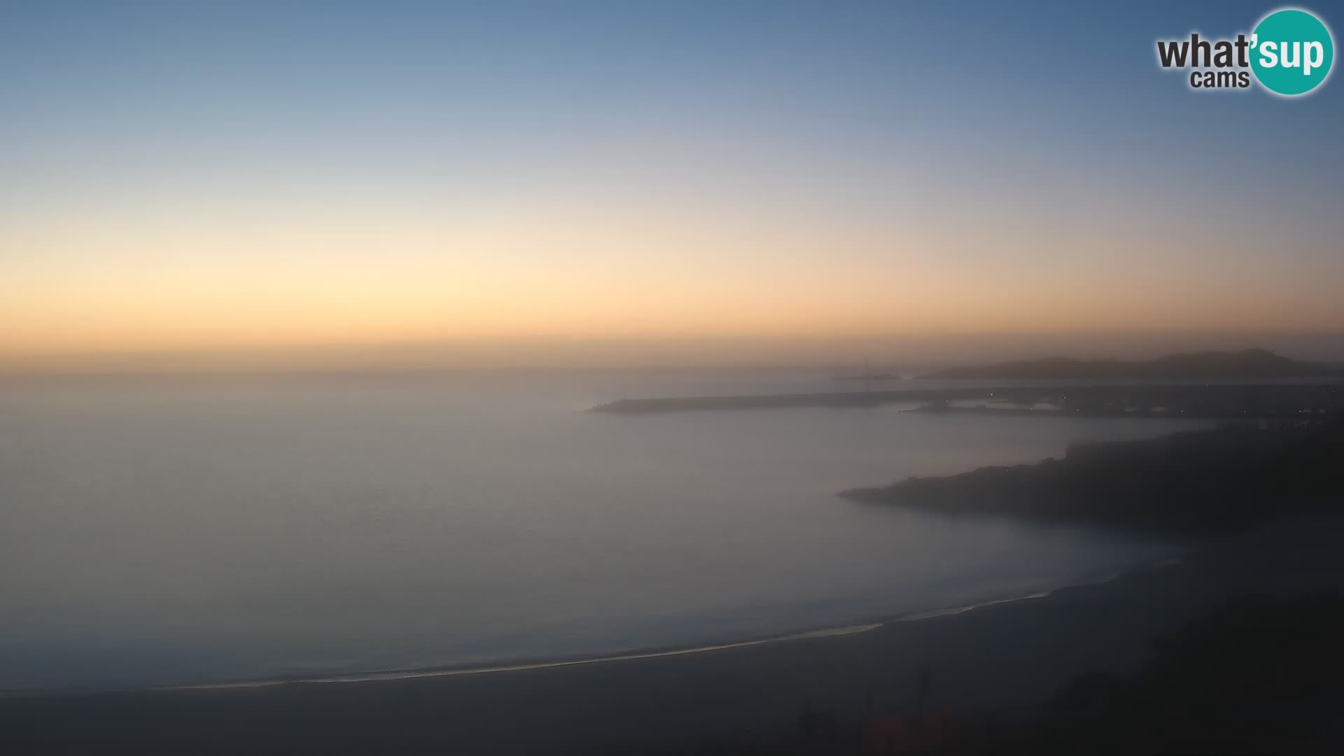 Webcam della spiaggia di Isola Rossa – Vista in diretta della meravigliosa costa della Sardegna