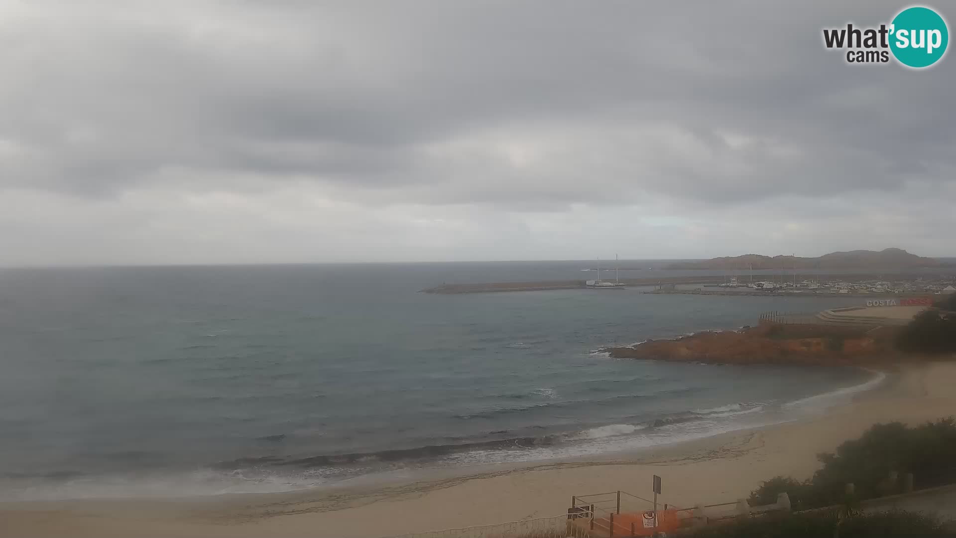 Webcam della spiaggia di Isola Rossa – Vista in diretta della meravigliosa costa della Sardegna