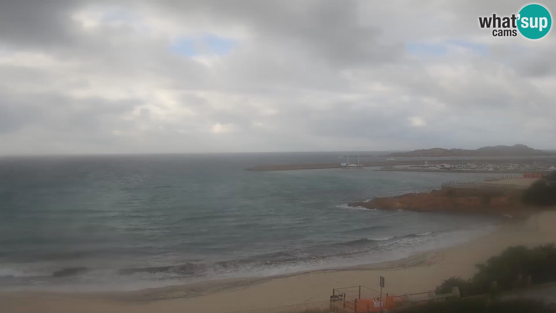 Webcam della spiaggia di Isola Rossa – Vista in diretta della meravigliosa costa della Sardegna