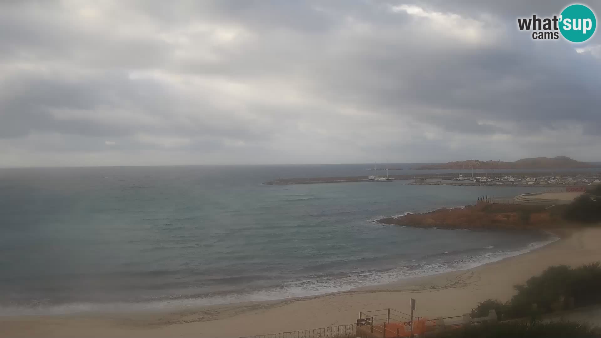 Webcam della spiaggia di Isola Rossa – Vista in diretta della meravigliosa costa della Sardegna