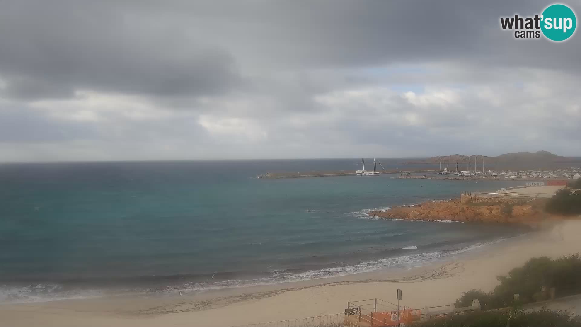 Spletna kamera plaže Isola Rossa – V živo si oglejte čudovito obalo Sardinije