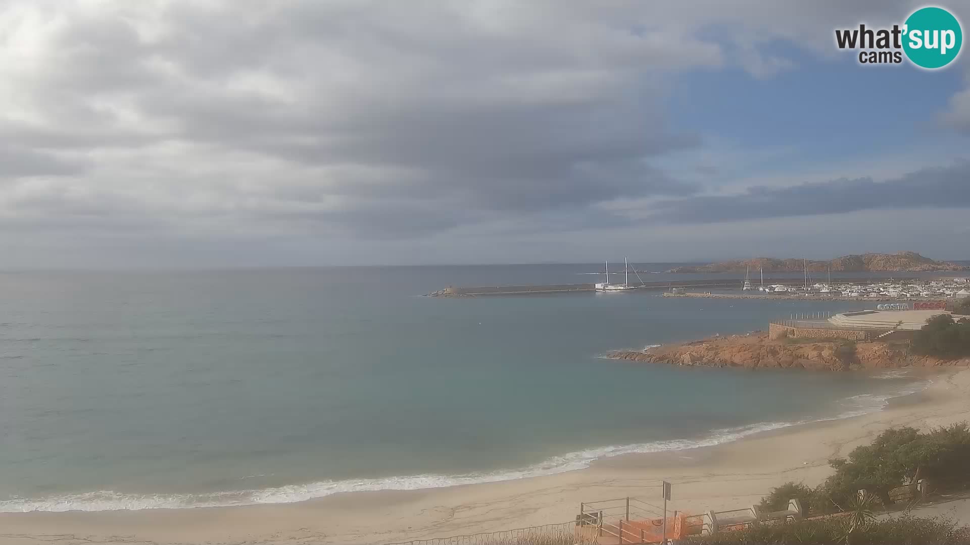 Webcam della spiaggia di Isola Rossa – Vista in diretta della meravigliosa costa della Sardegna