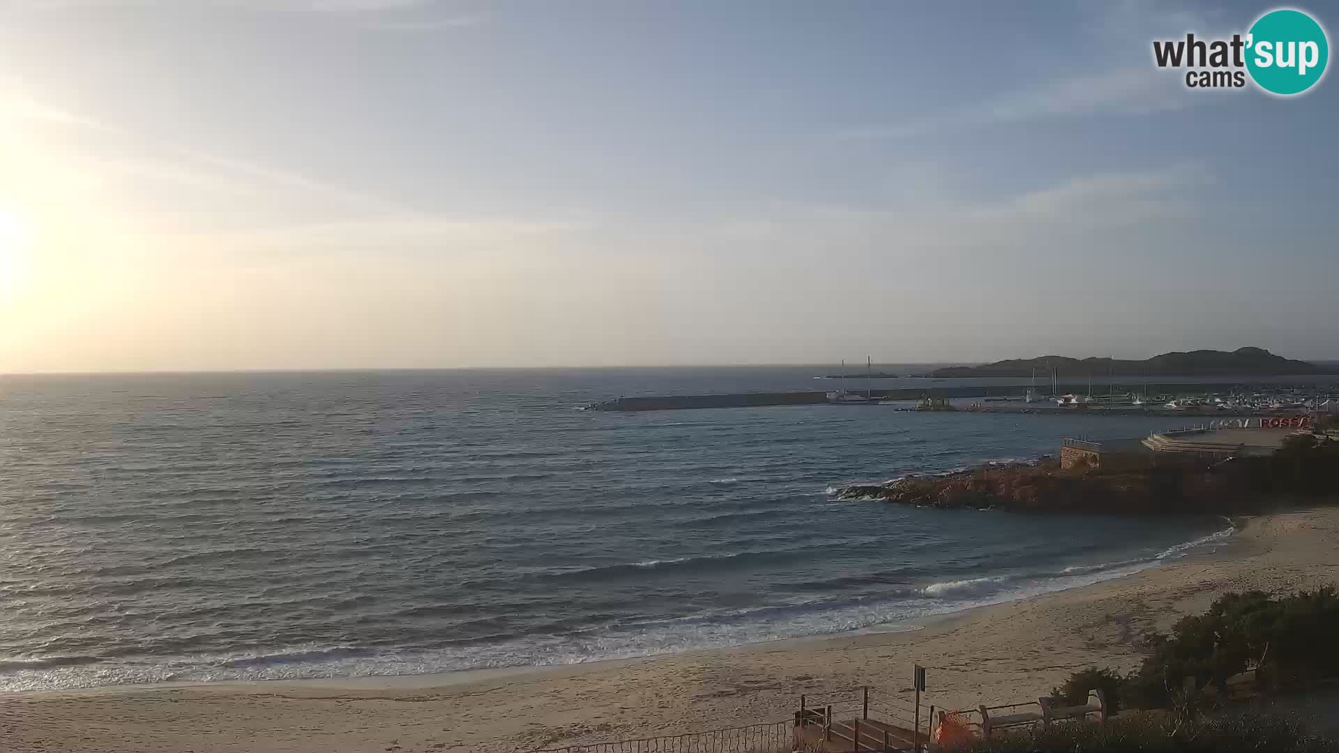 Webcam della spiaggia di Isola Rossa – Vista in diretta della meravigliosa costa della Sardegna