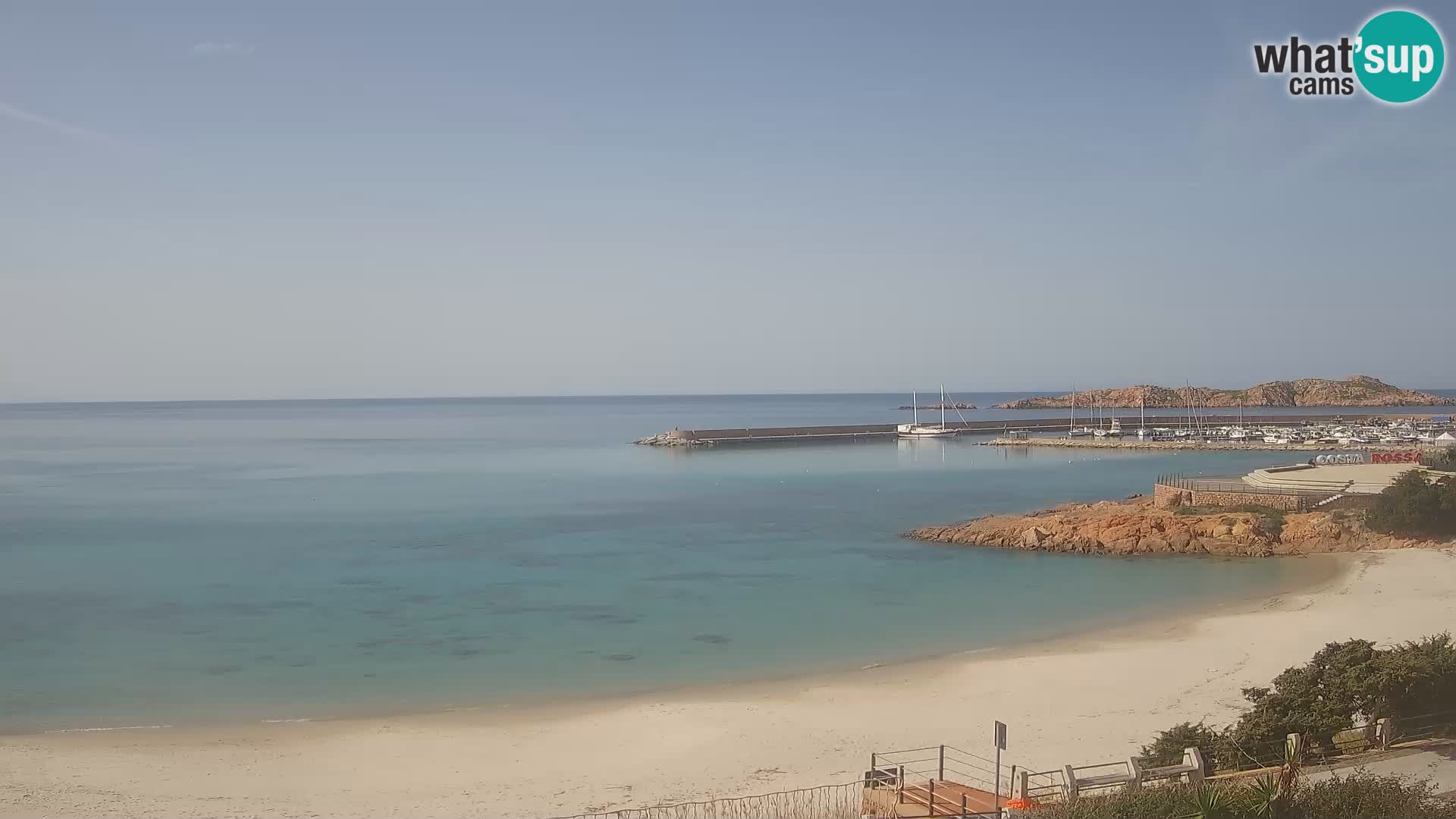 Webcam della spiaggia di Isola Rossa – Vista in diretta della meravigliosa costa della Sardegna