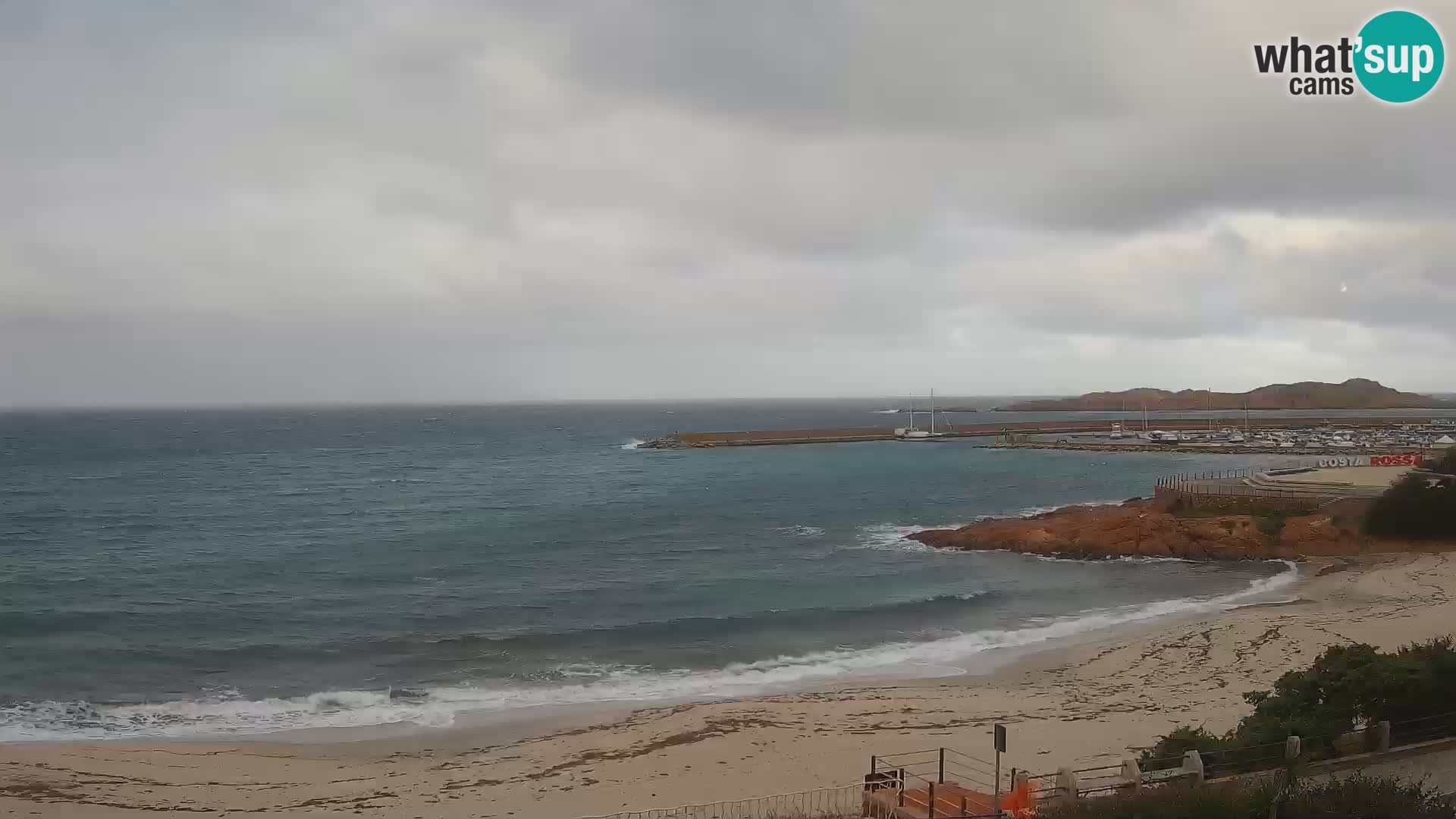 Webcam della spiaggia di Isola Rossa – Vista in diretta della meravigliosa costa della Sardegna