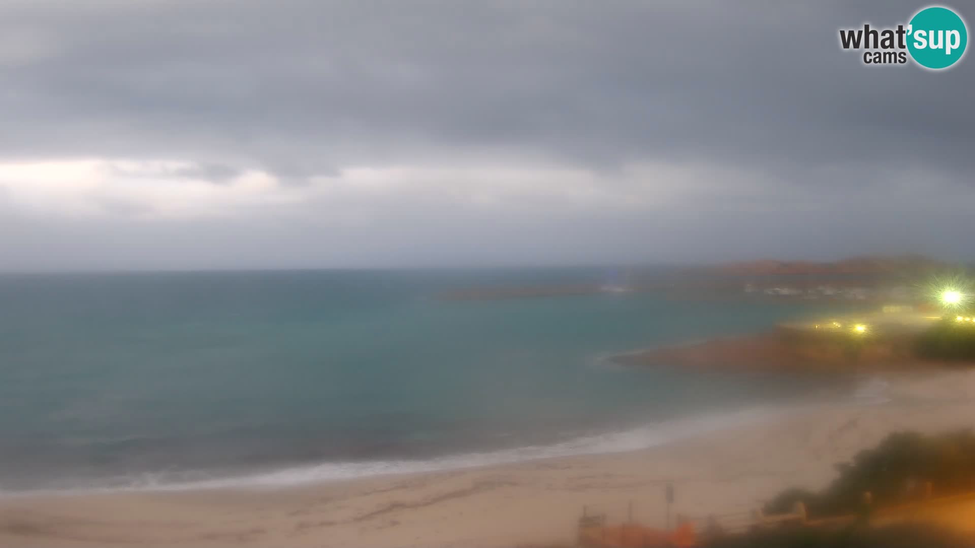 Webcam della spiaggia di Isola Rossa – Vista in diretta della meravigliosa costa della Sardegna