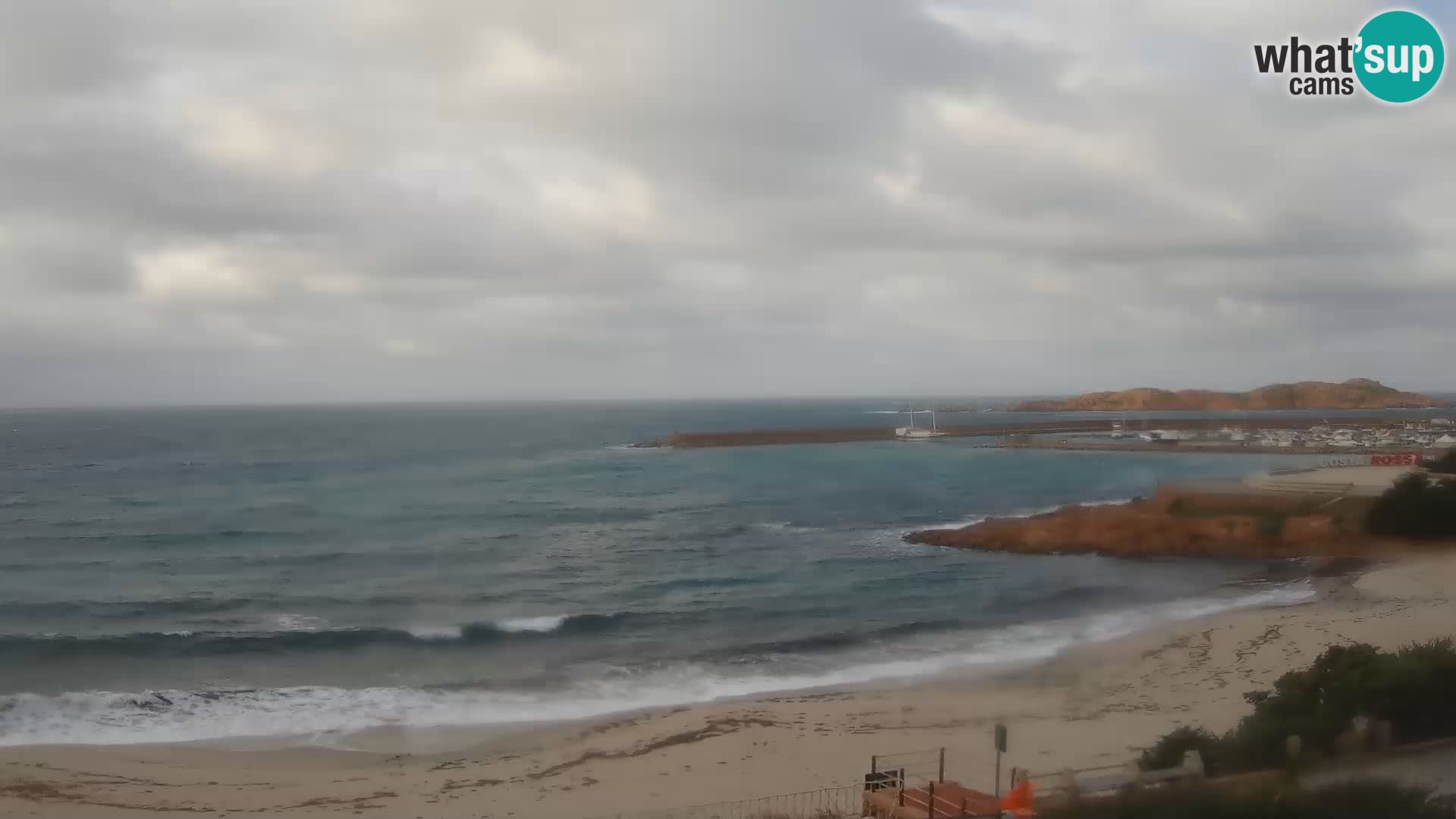 Webcam della spiaggia di Isola Rossa – Vista in diretta della meravigliosa costa della Sardegna