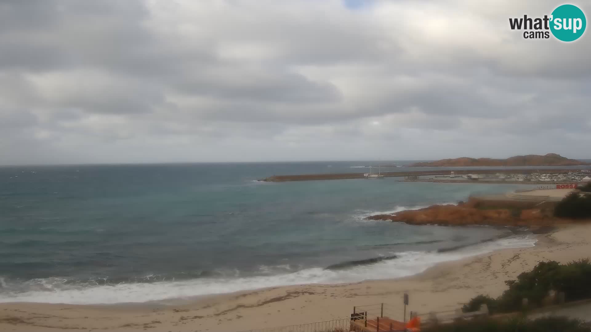 Webcam della spiaggia di Isola Rossa – Vista in diretta della meravigliosa costa della Sardegna