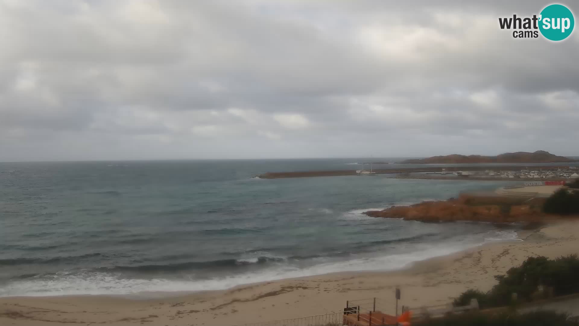 Webcam della spiaggia di Isola Rossa – Vista in diretta della meravigliosa costa della Sardegna