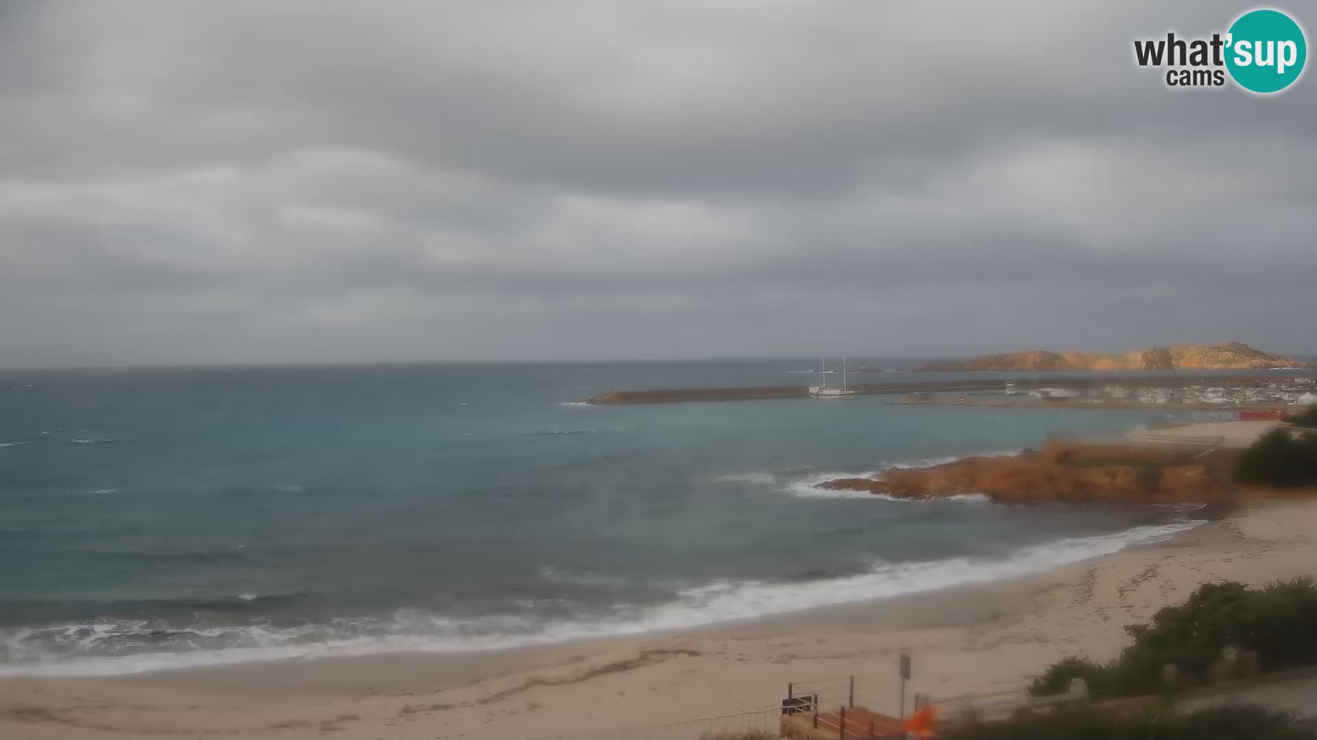 Webcam della spiaggia di Isola Rossa – Vista in diretta della meravigliosa costa della Sardegna