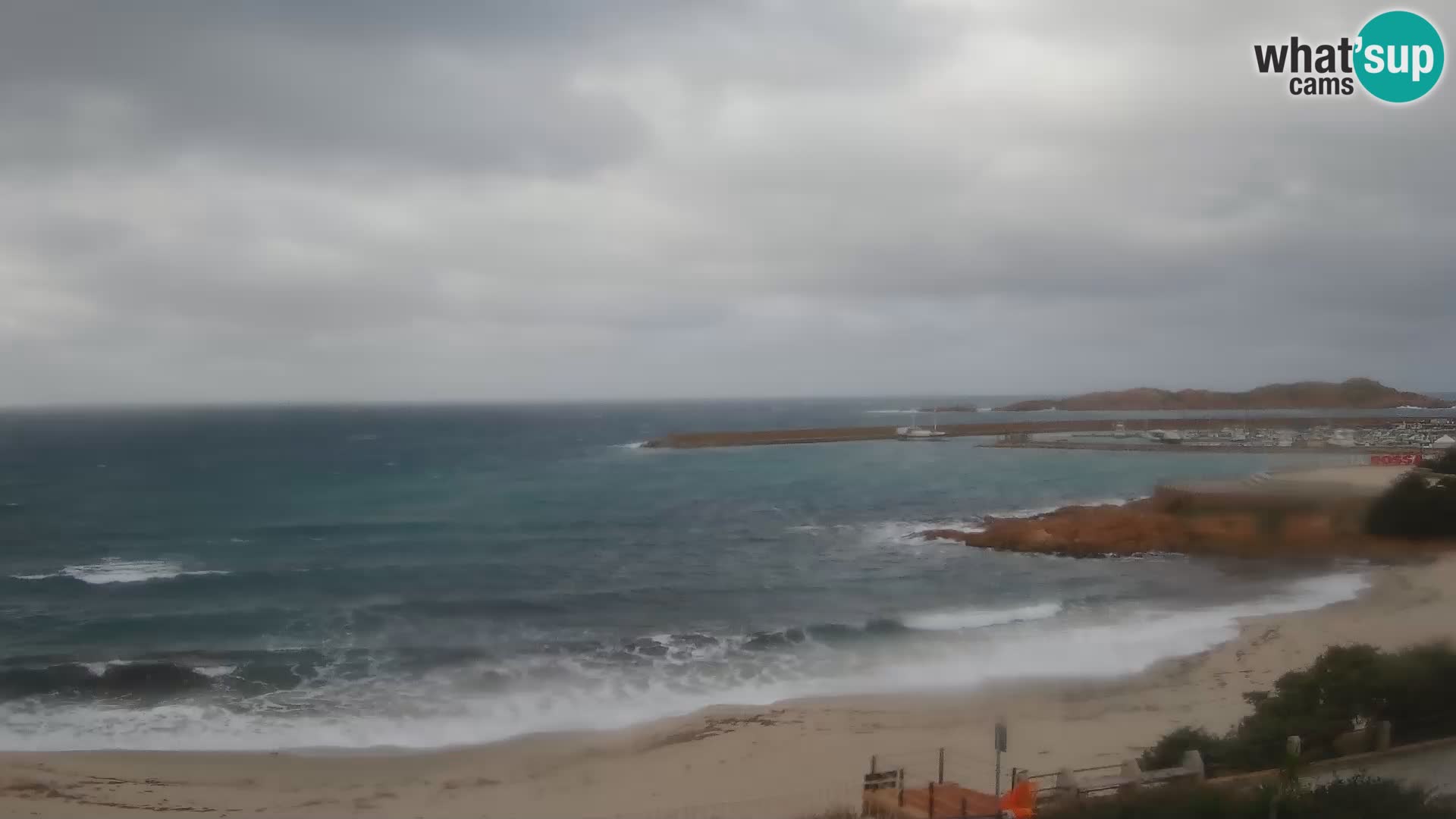 Spletna kamera plaže Isola Rossa – V živo si oglejte čudovito obalo Sardinije