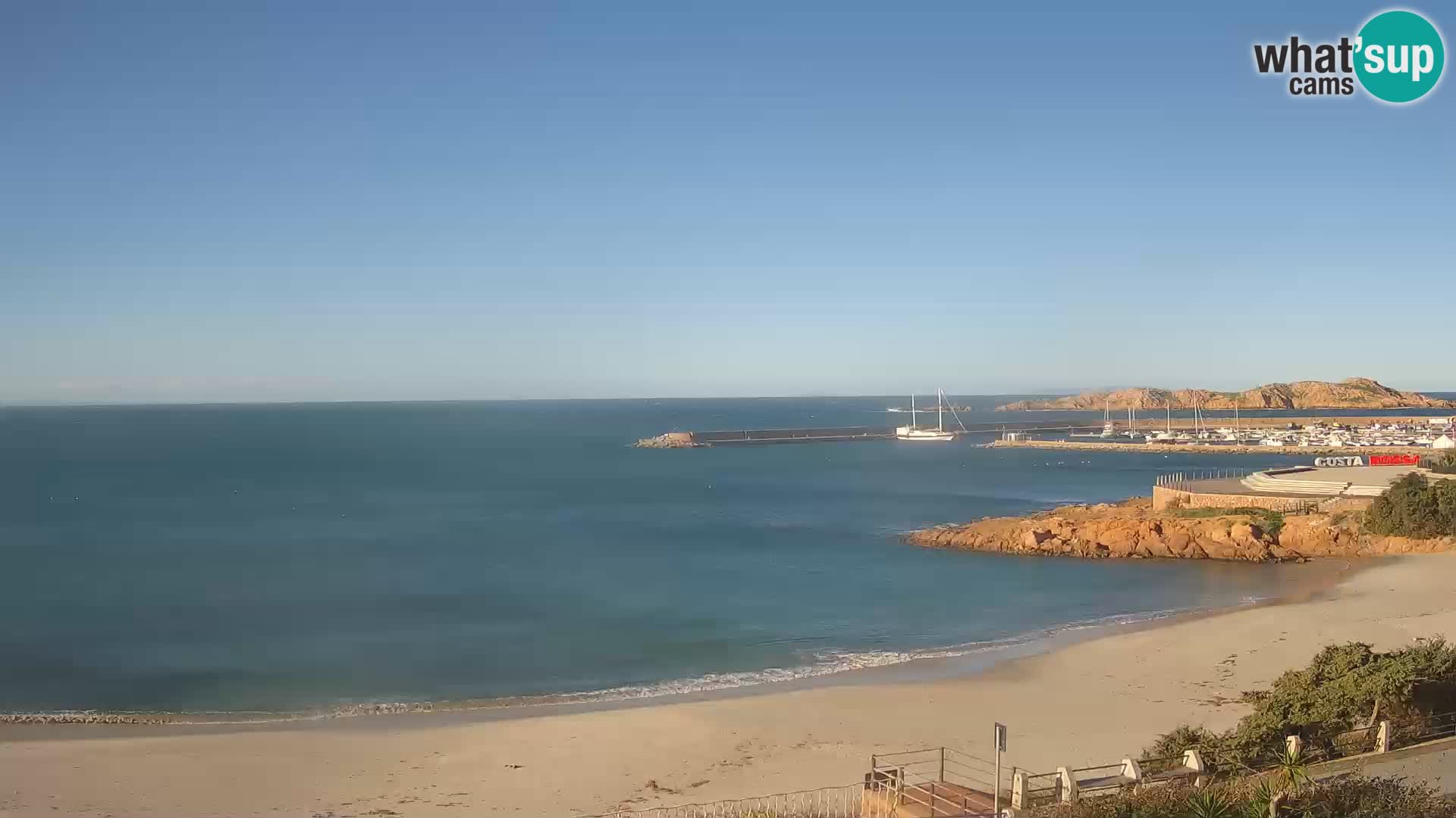 Webcam della spiaggia di Isola Rossa – Vista in diretta della meravigliosa costa della Sardegna