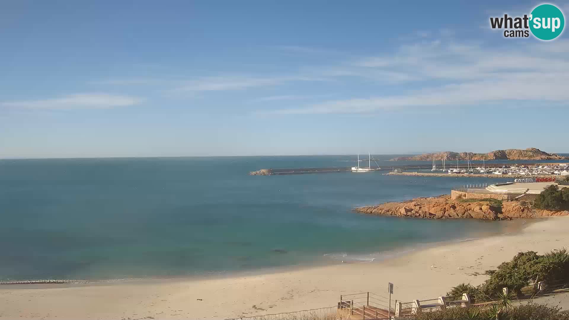 Webcam della spiaggia di Isola Rossa – Vista in diretta della meravigliosa costa della Sardegna