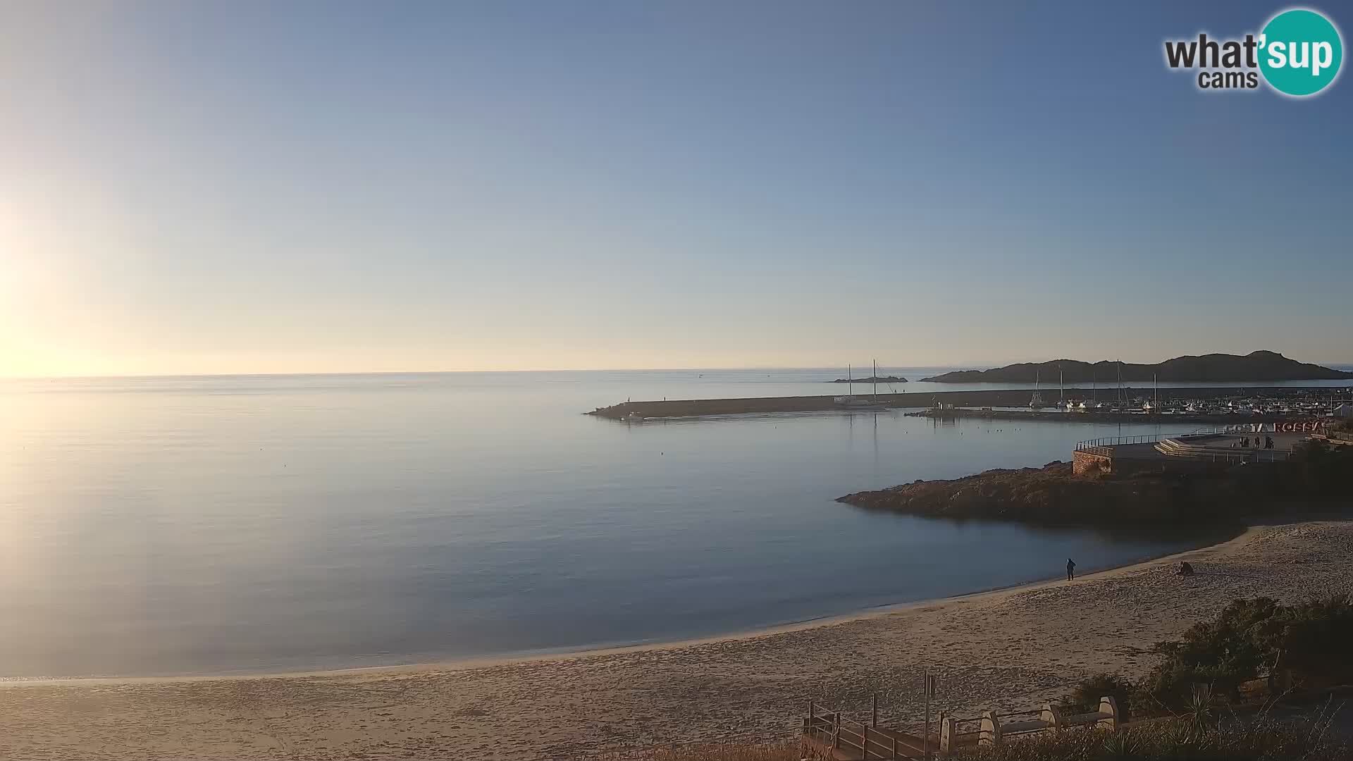 Webcam della spiaggia di Isola Rossa – Vista in diretta della meravigliosa costa della Sardegna