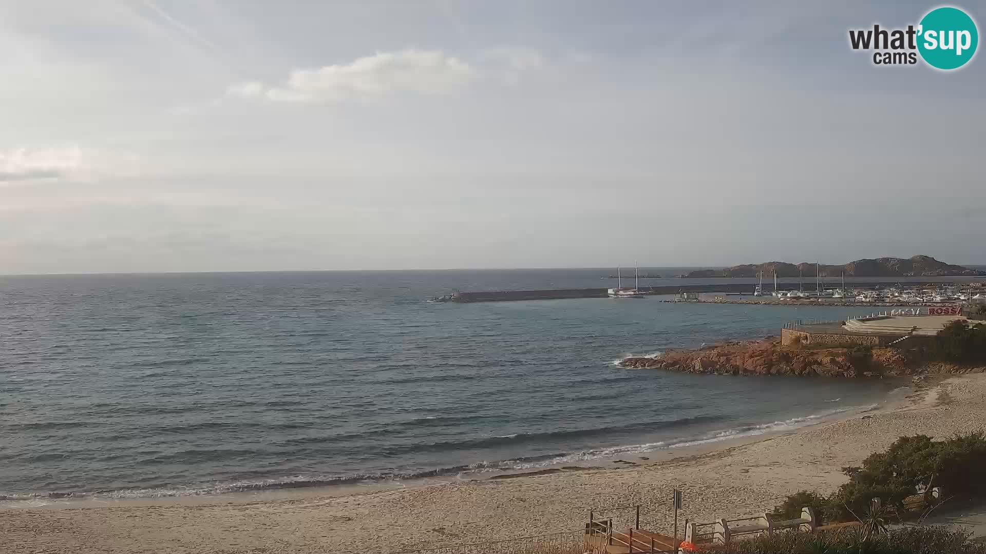 Webcam della spiaggia di Isola Rossa – Vista in diretta della meravigliosa costa della Sardegna