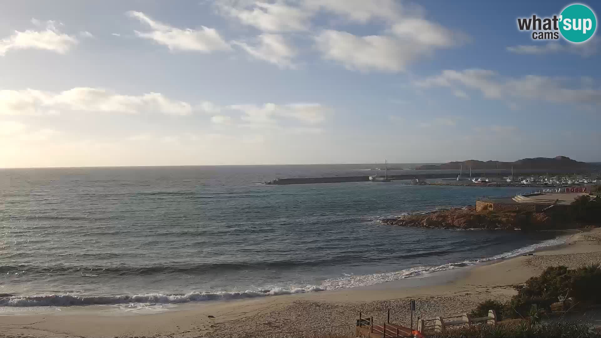 Spletna kamera plaže Isola Rossa – V živo si oglejte čudovito obalo Sardinije