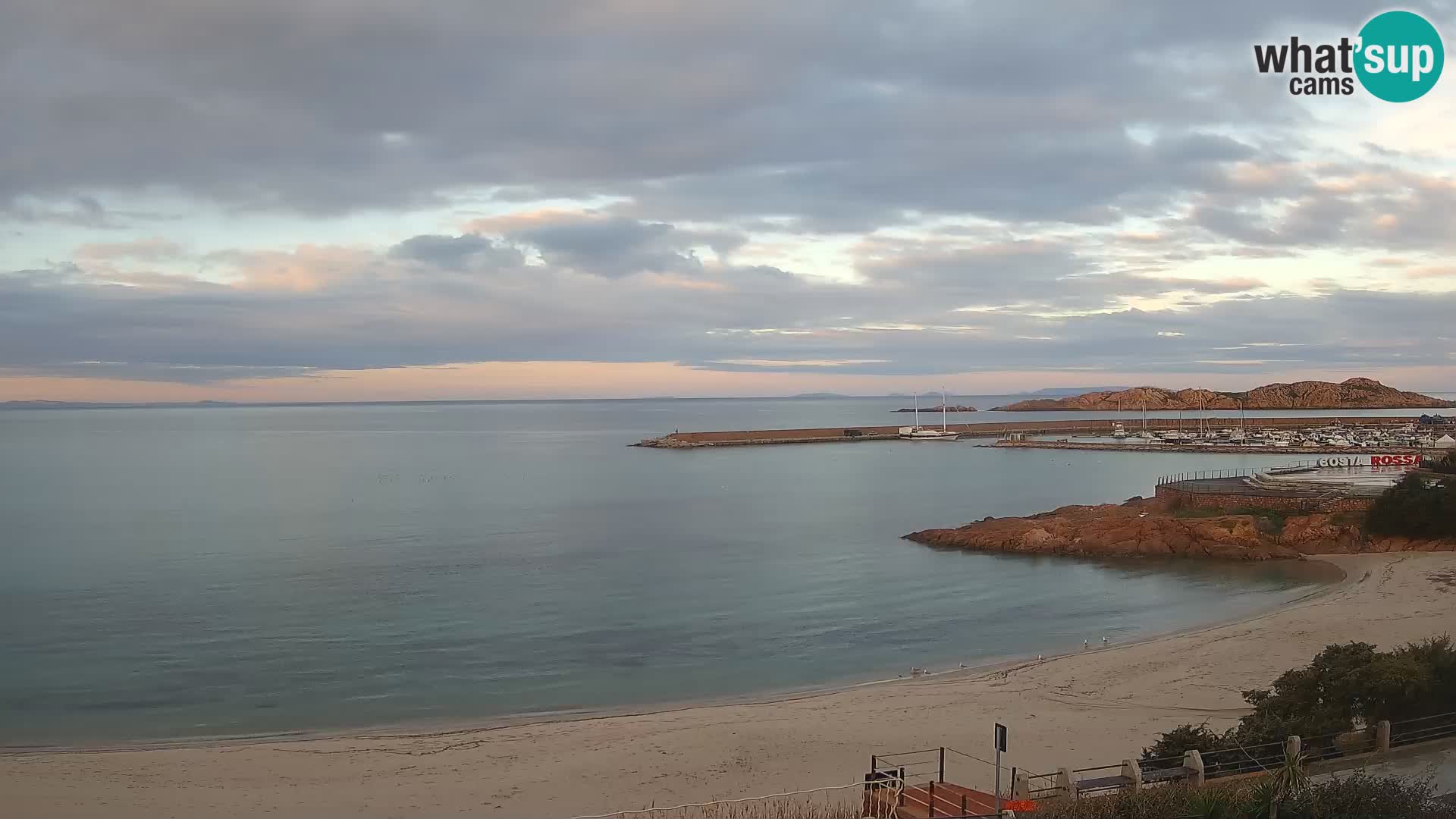 Webcam della spiaggia di Isola Rossa – Vista in diretta della meravigliosa costa della Sardegna