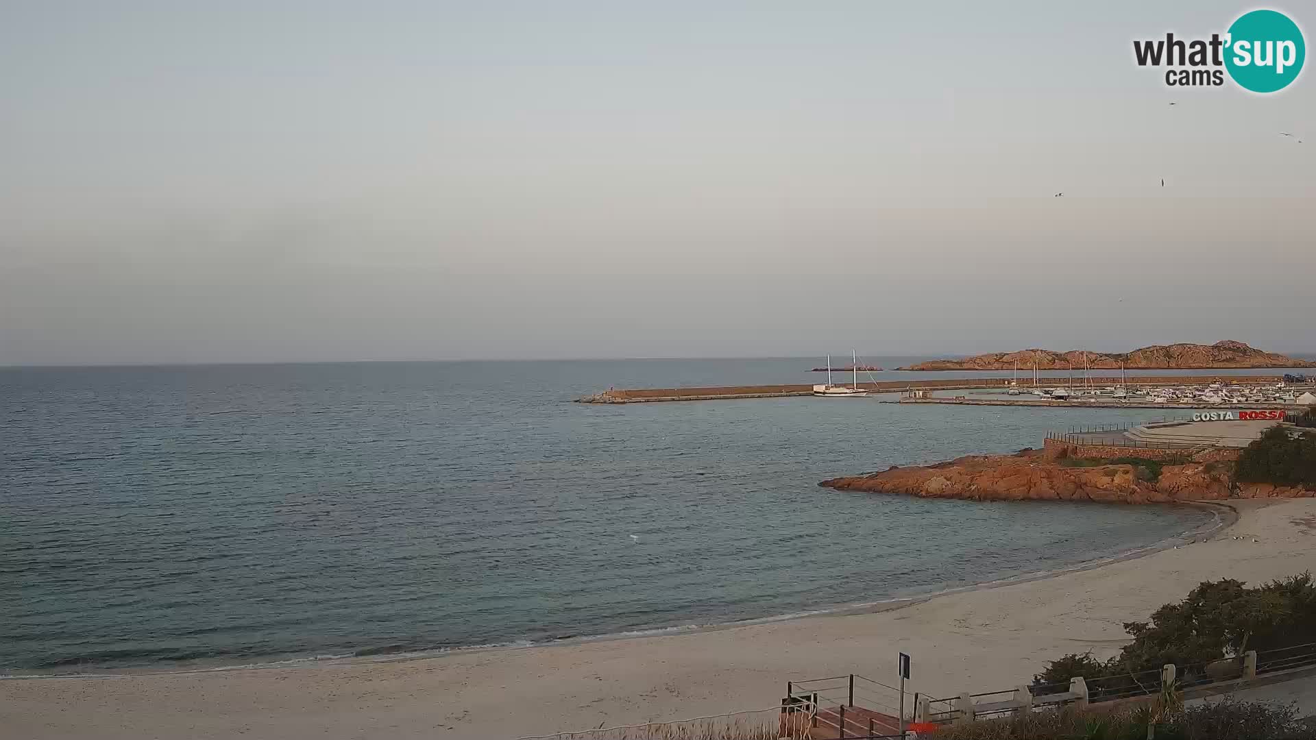 Webcam della spiaggia di Isola Rossa – Vista in diretta della meravigliosa costa della Sardegna