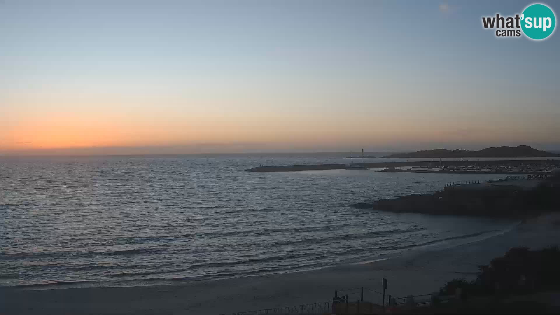 Webcam della spiaggia di Isola Rossa – Vista in diretta della meravigliosa costa della Sardegna