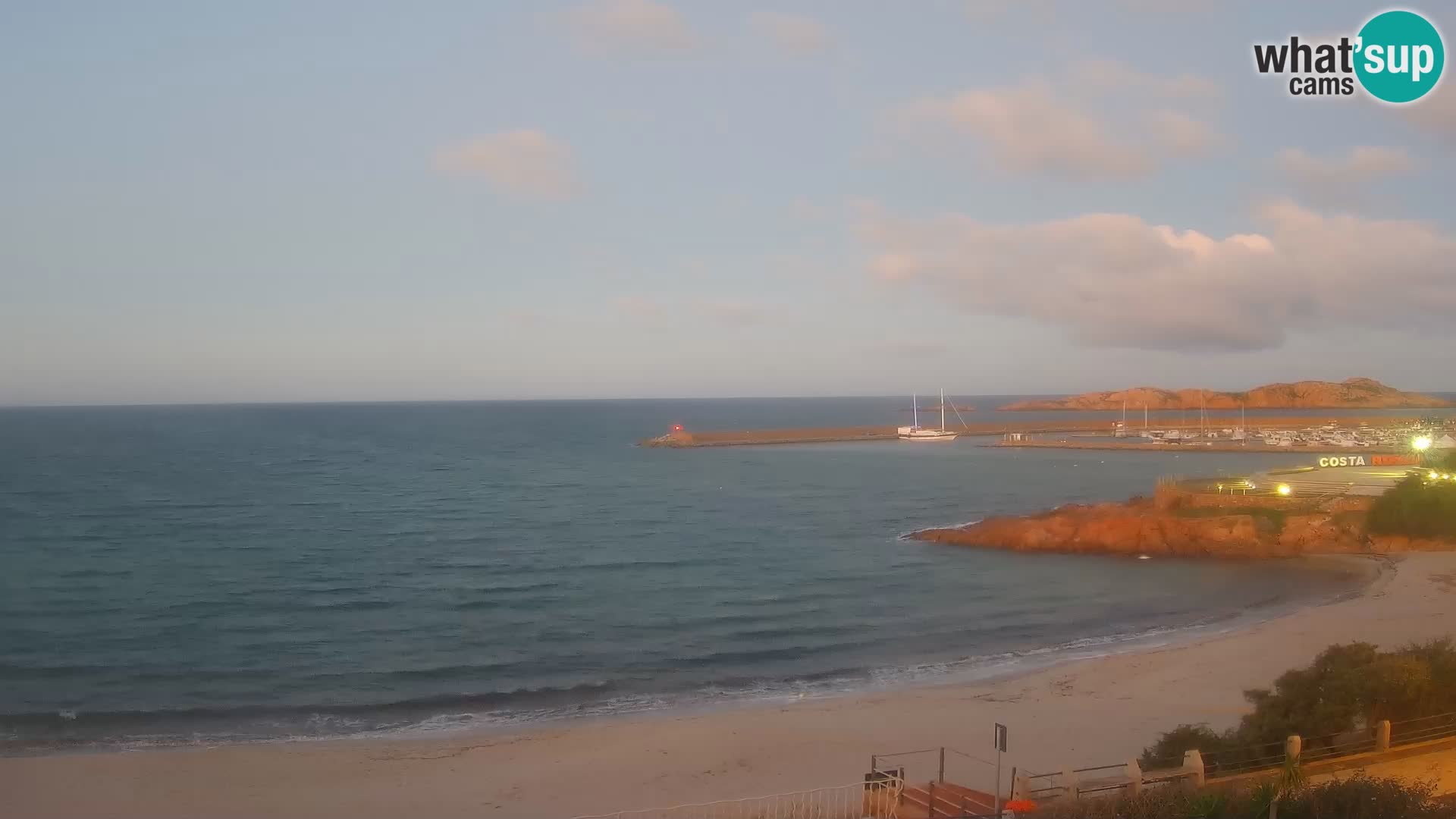 Webcam della spiaggia di Isola Rossa – Vista in diretta della meravigliosa costa della Sardegna