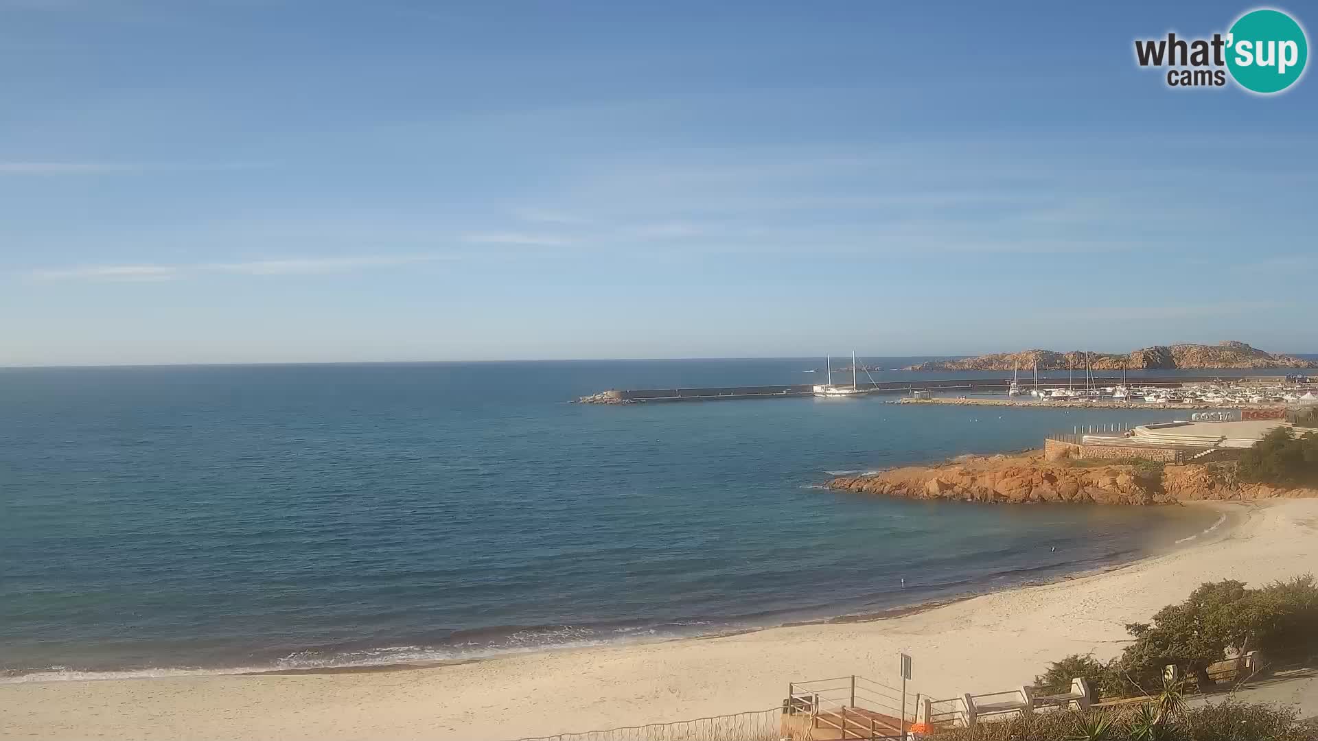 Spletna kamera plaže Isola Rossa – V živo si oglejte čudovito obalo Sardinije