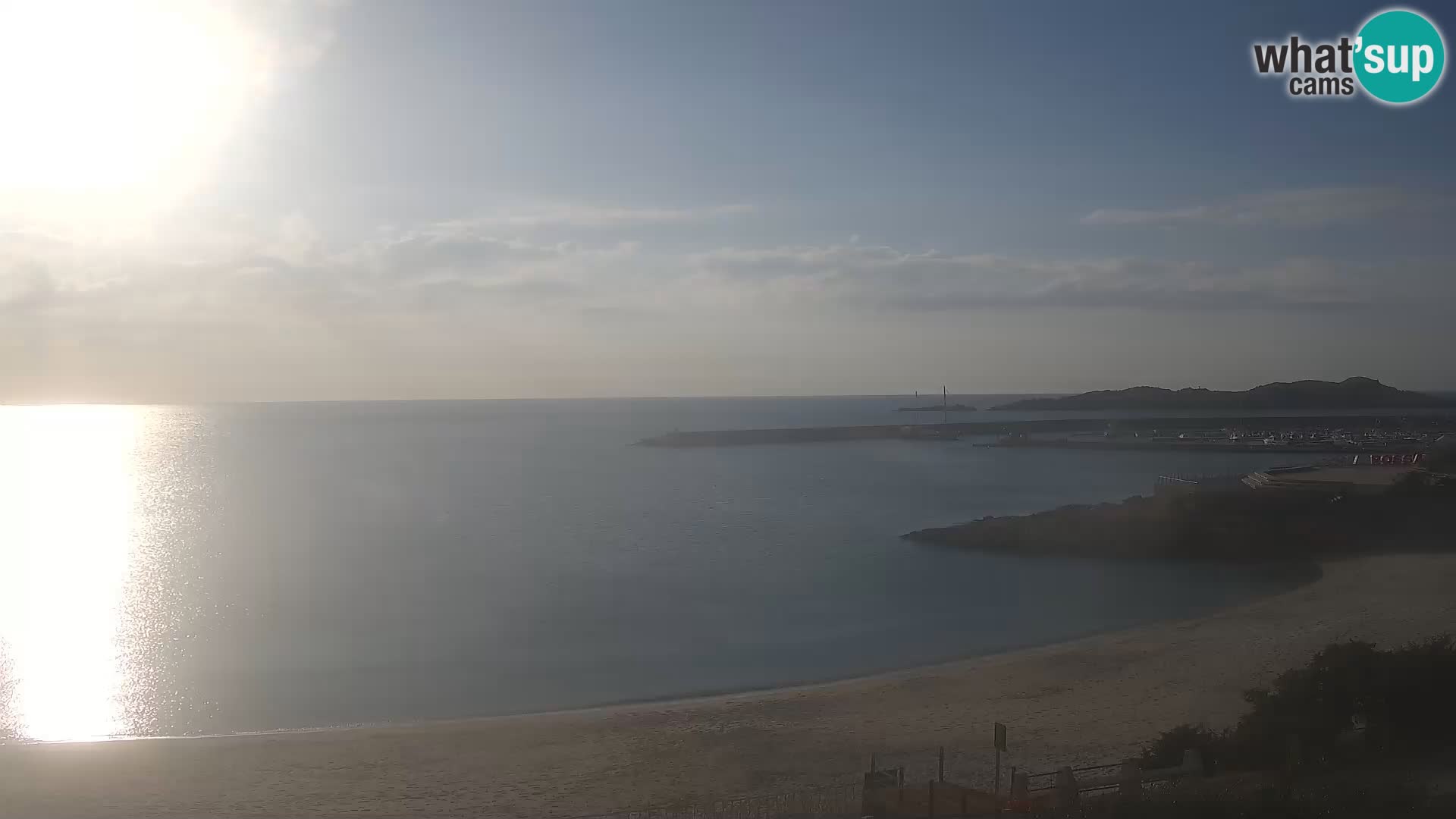 Webcam della spiaggia di Isola Rossa – Vista in diretta della meravigliosa costa della Sardegna