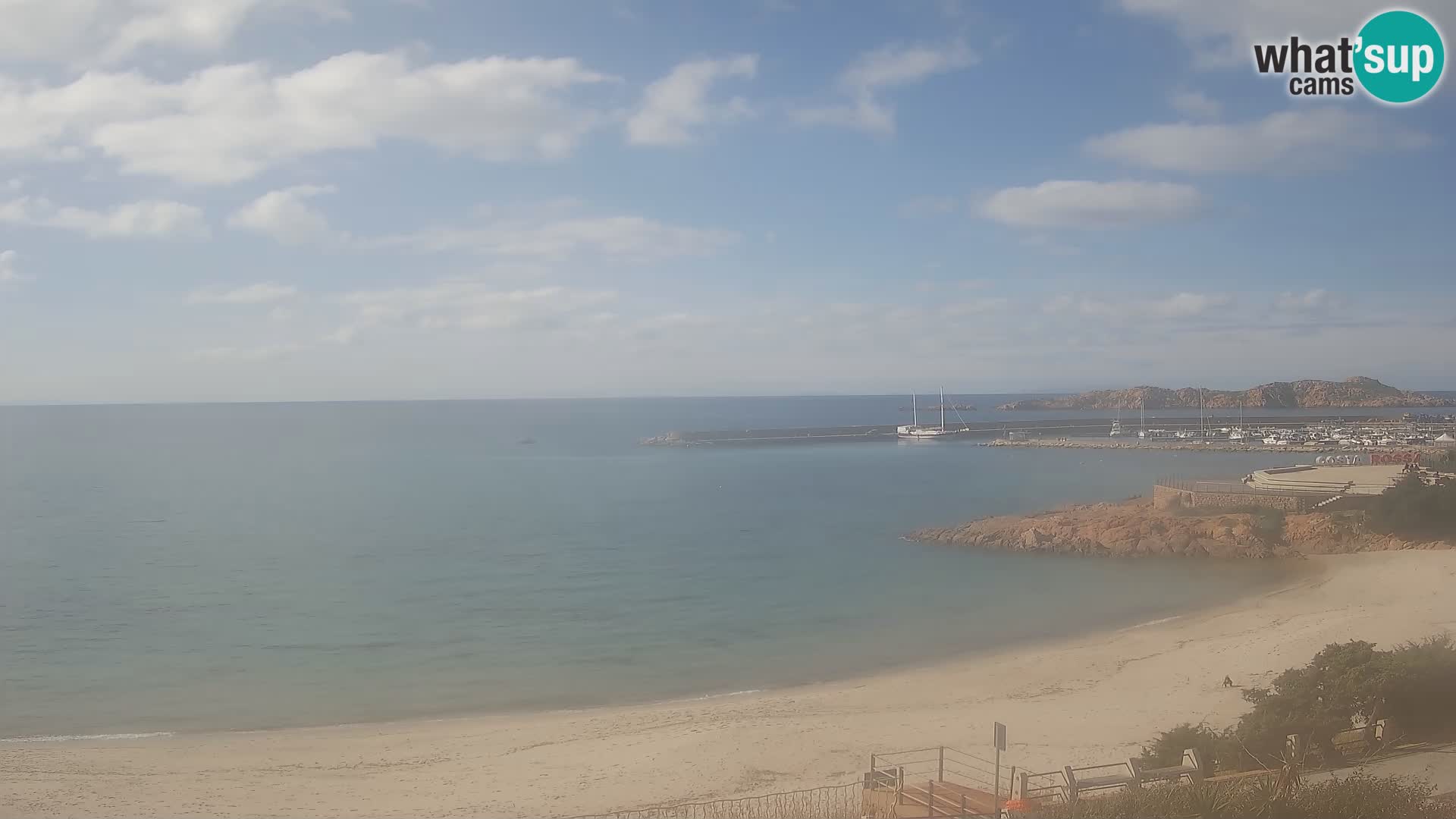 Webcam della spiaggia di Isola Rossa – Vista in diretta della meravigliosa costa della Sardegna