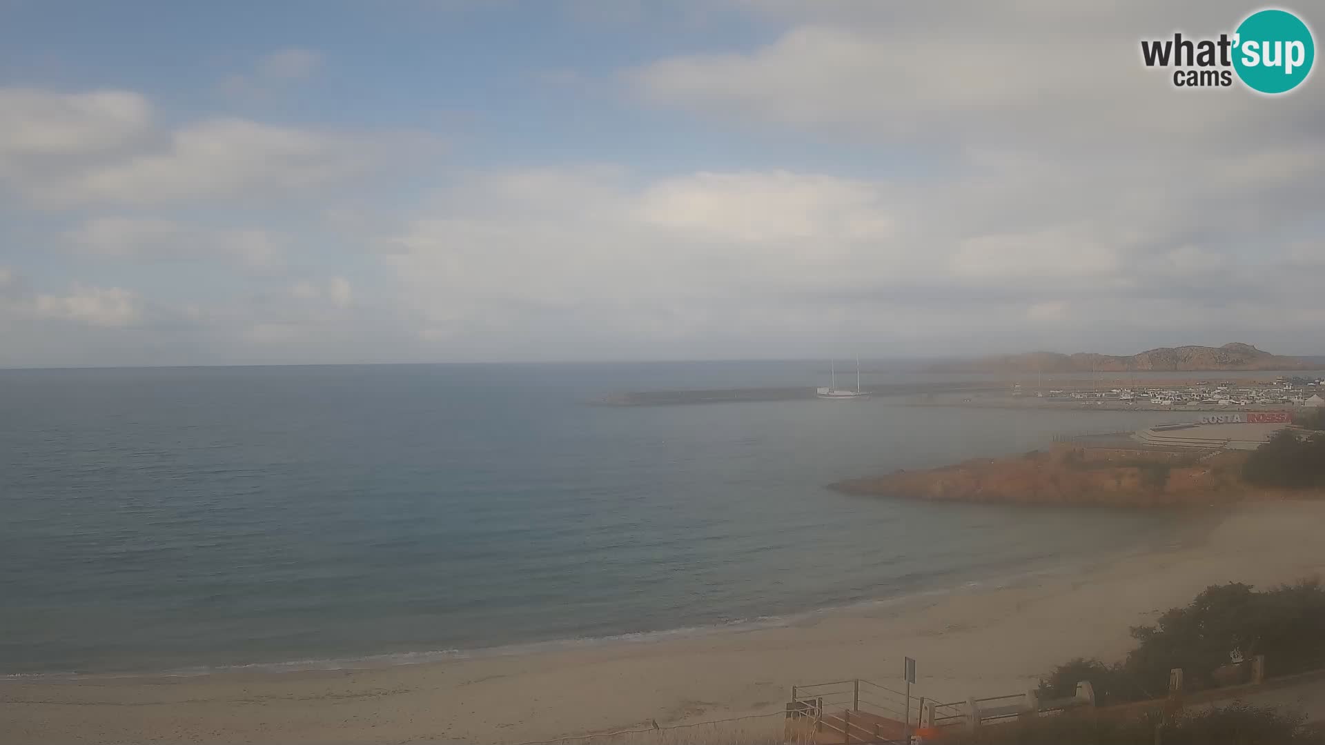 Webcam della spiaggia di Isola Rossa – Vista in diretta della meravigliosa costa della Sardegna