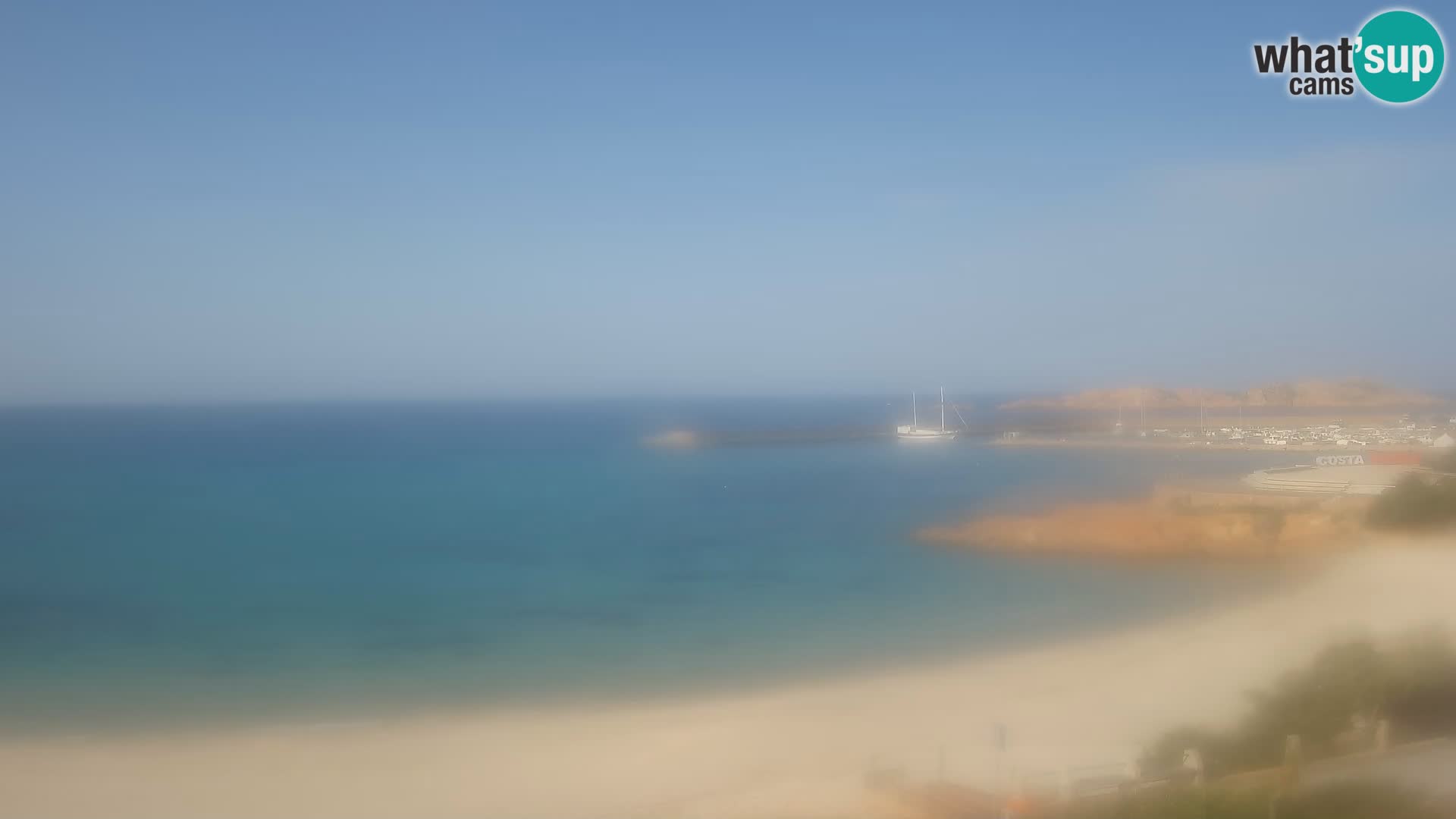 Webcam della spiaggia di Isola Rossa – Vista in diretta della meravigliosa costa della Sardegna