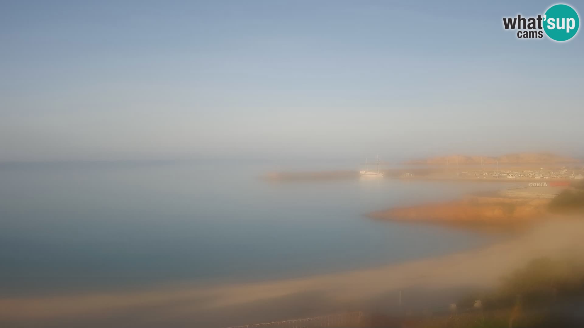 Webcam della spiaggia di Isola Rossa – Vista in diretta della meravigliosa costa della Sardegna