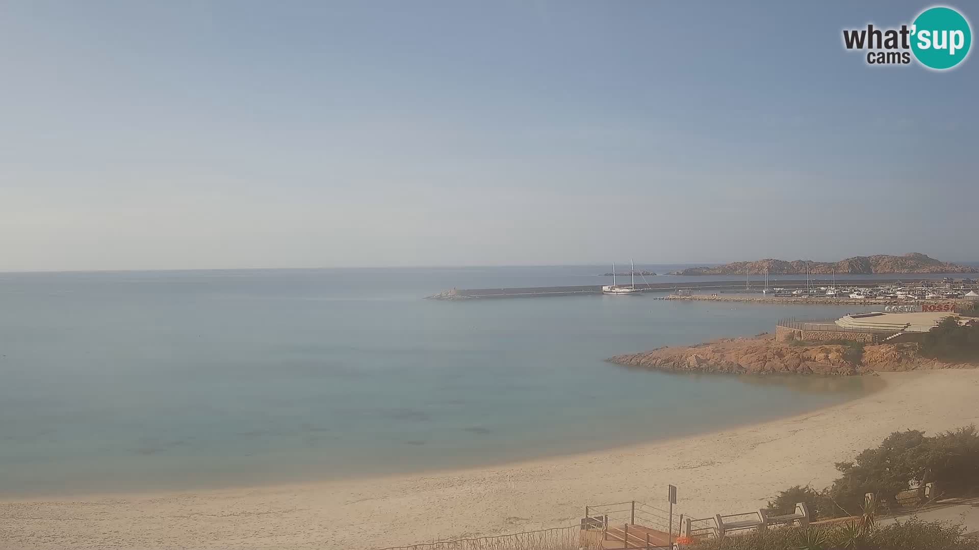 Webcam della spiaggia di Isola Rossa – Vista in diretta della meravigliosa costa della Sardegna