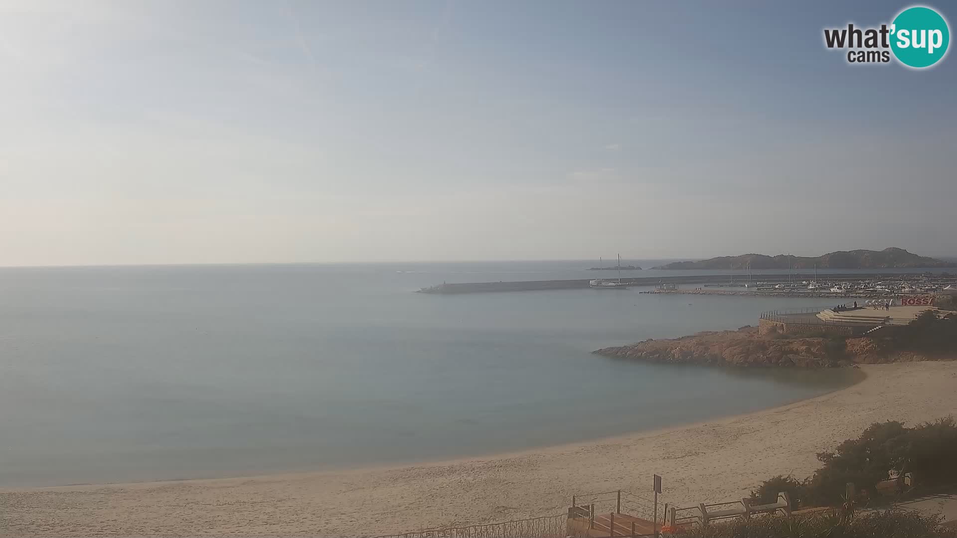 Webcam della spiaggia di Isola Rossa – Vista in diretta della meravigliosa costa della Sardegna