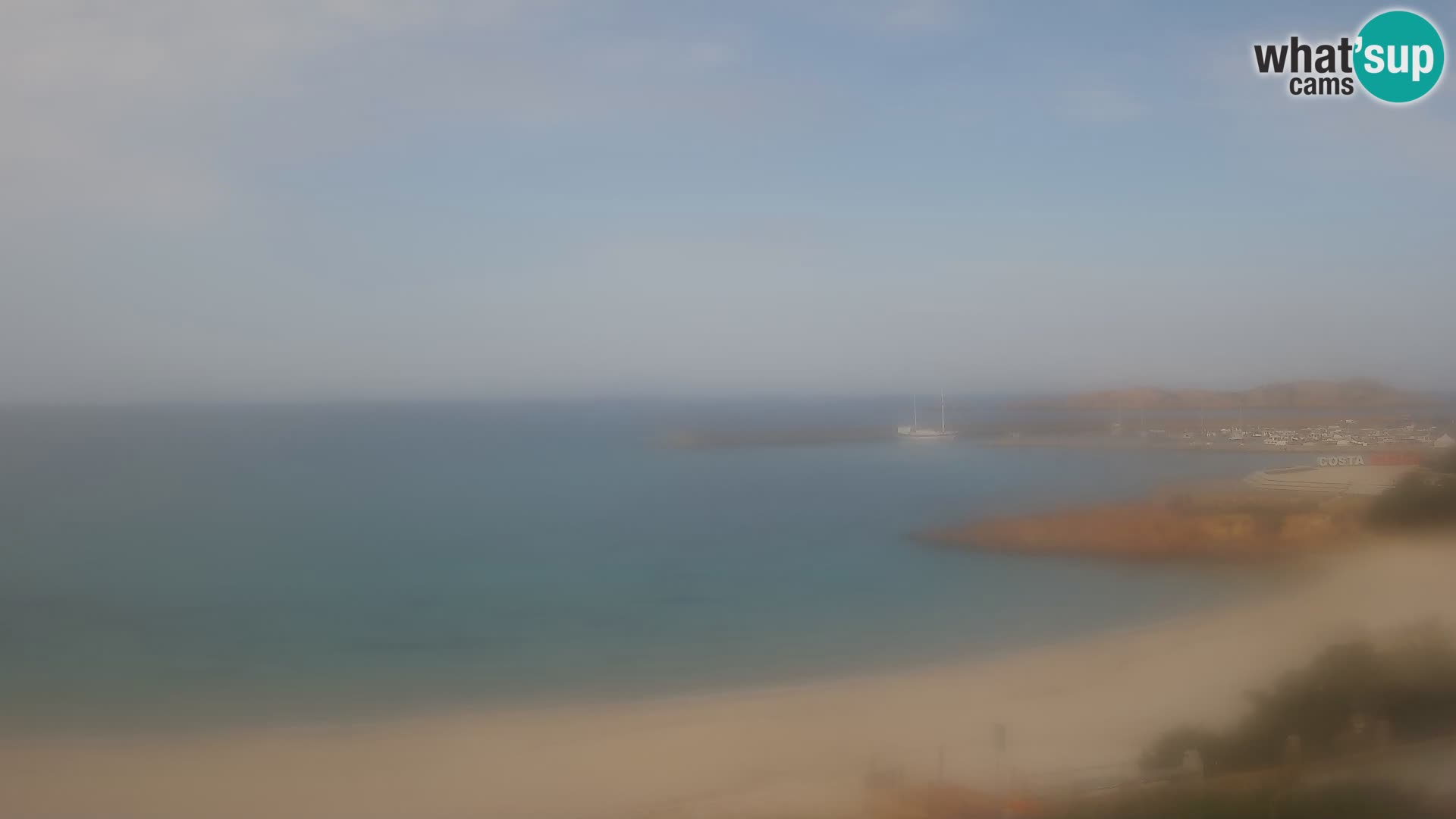 Webcam della spiaggia di Isola Rossa – Vista in diretta della meravigliosa costa della Sardegna