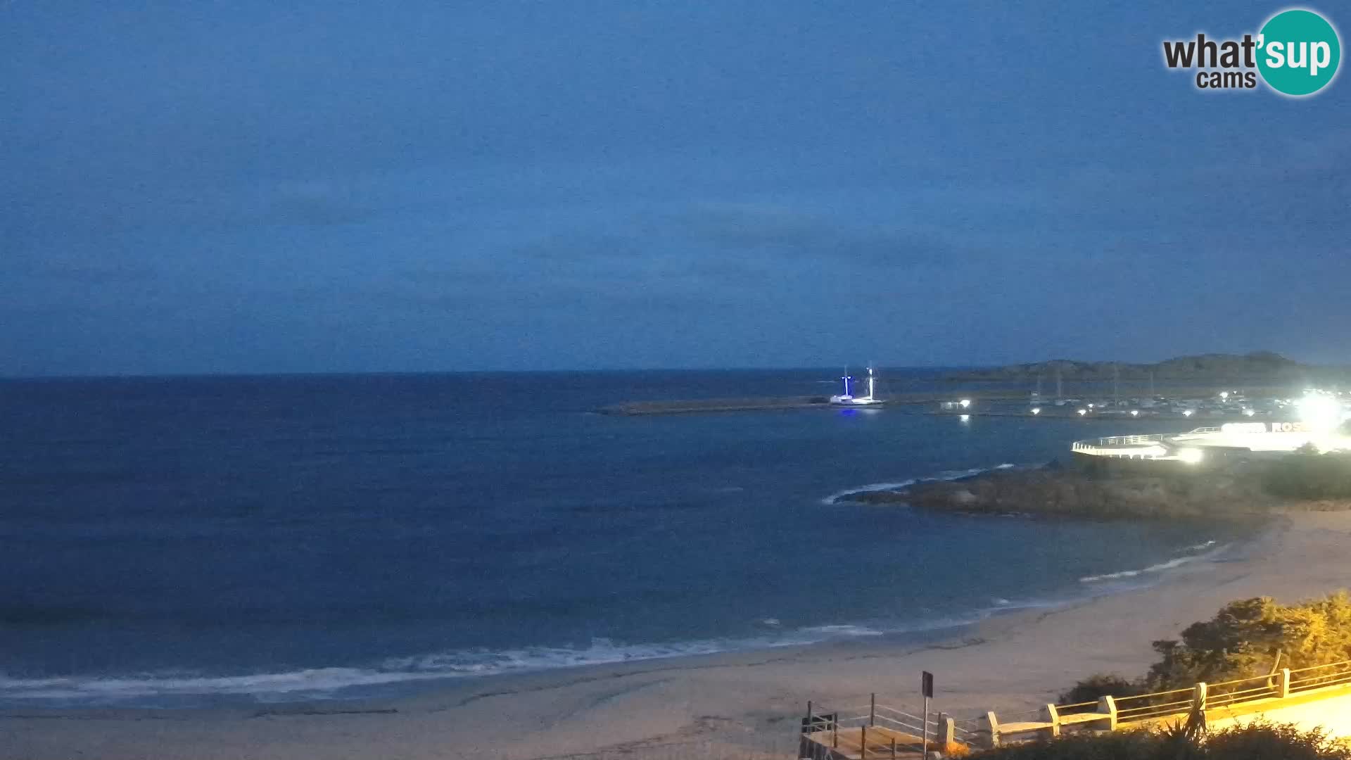 Webcam della spiaggia di Isola Rossa – Vista in diretta della meravigliosa costa della Sardegna