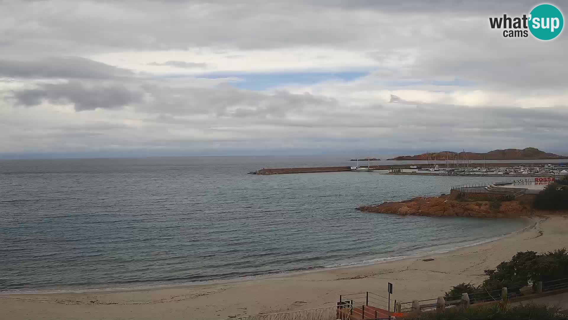 Webcam della spiaggia di Isola Rossa – Vista in diretta della meravigliosa costa della Sardegna